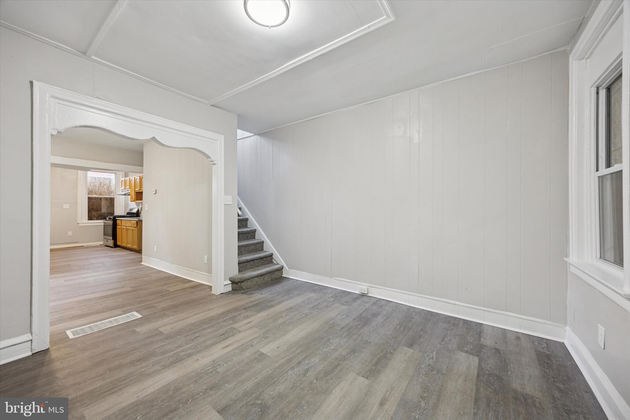 ELMWOOD PARK - Residential
