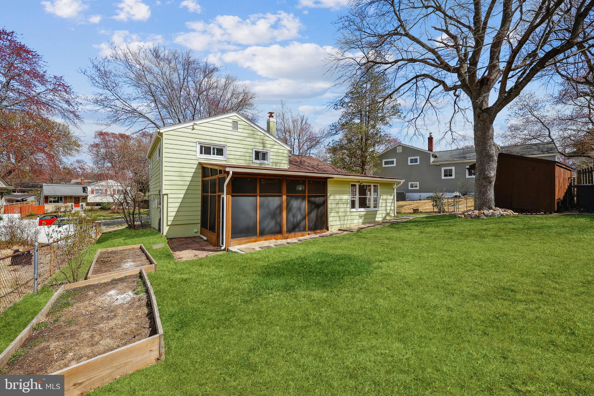 NEWPORT HILLS - Residential