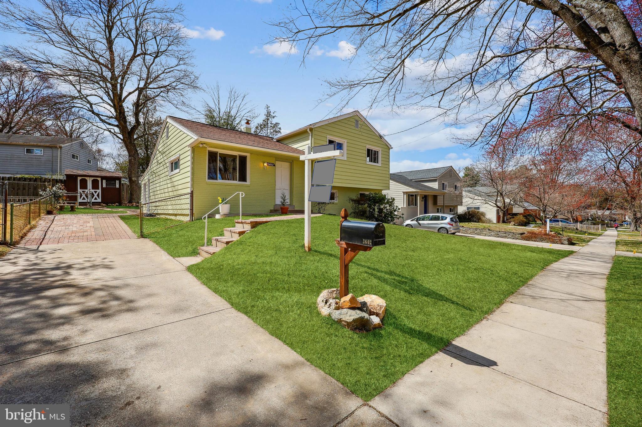 NEWPORT HILLS - Residential