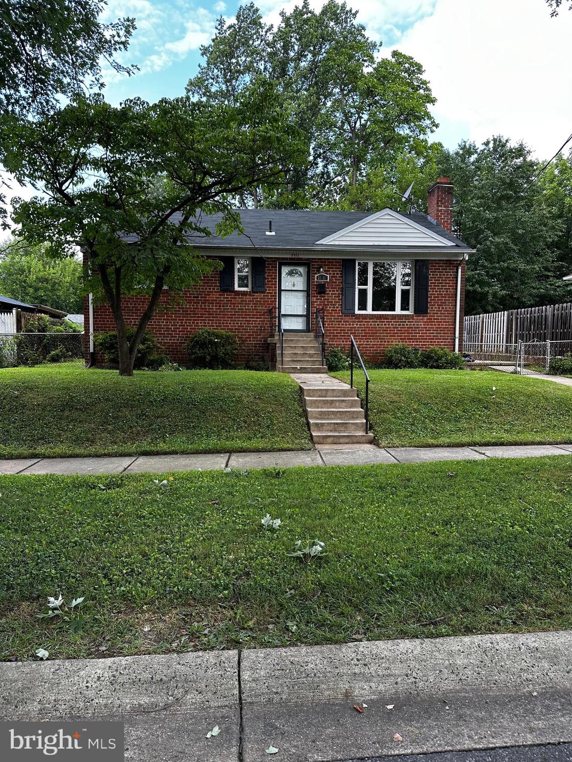 CONNECTICUT AVENUE ESTATES - Residential Lease