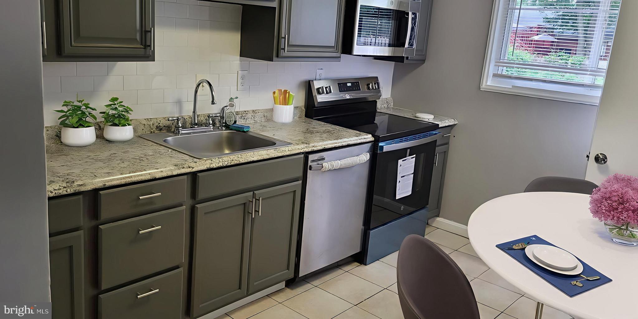 CONNECTICUT AVENUE ESTATES - Residential Lease