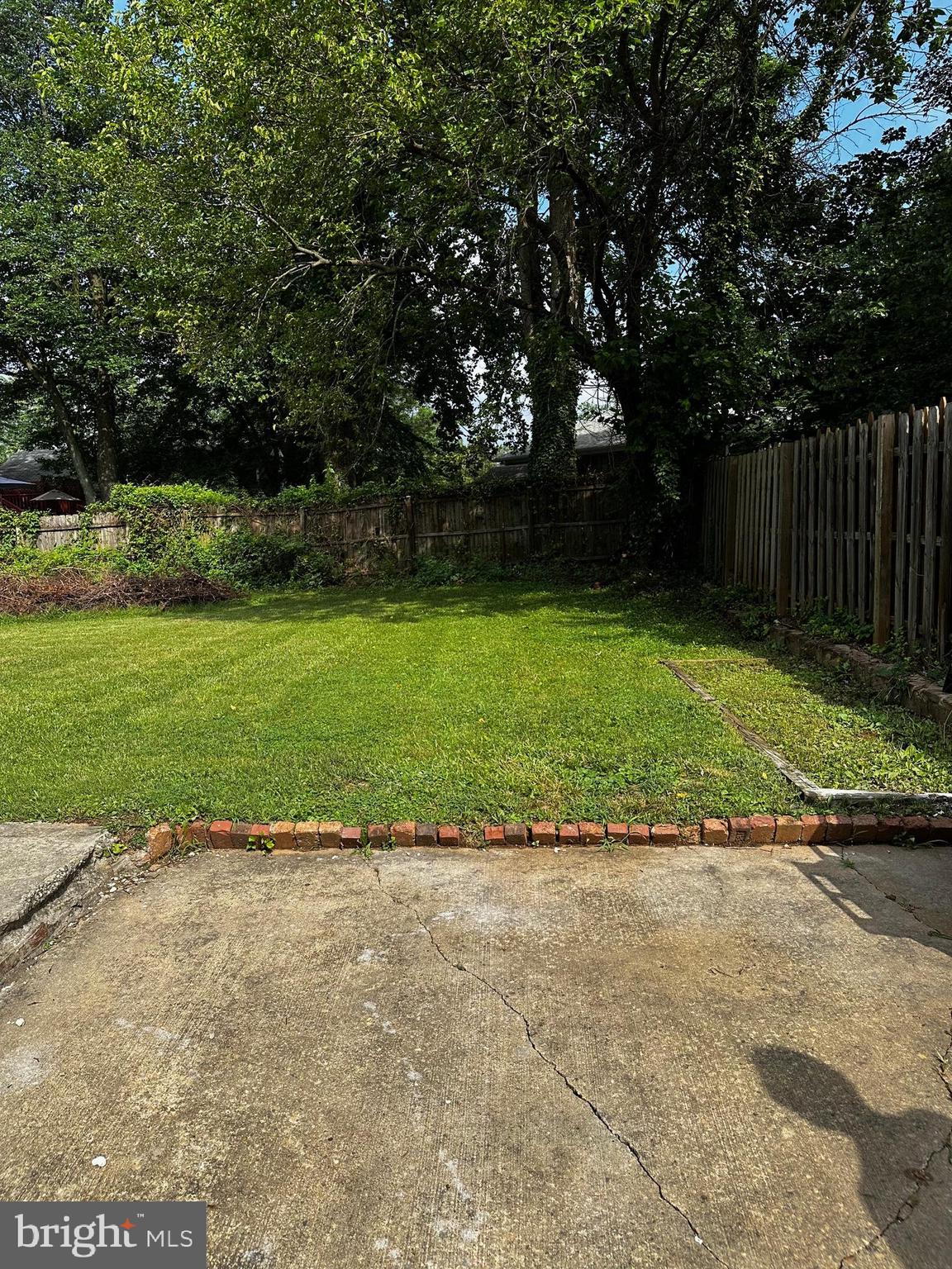 CONNECTICUT AVENUE ESTATES - Residential Lease