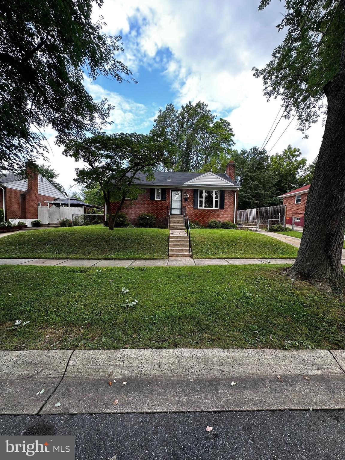 CONNECTICUT AVENUE ESTATES - Residential Lease