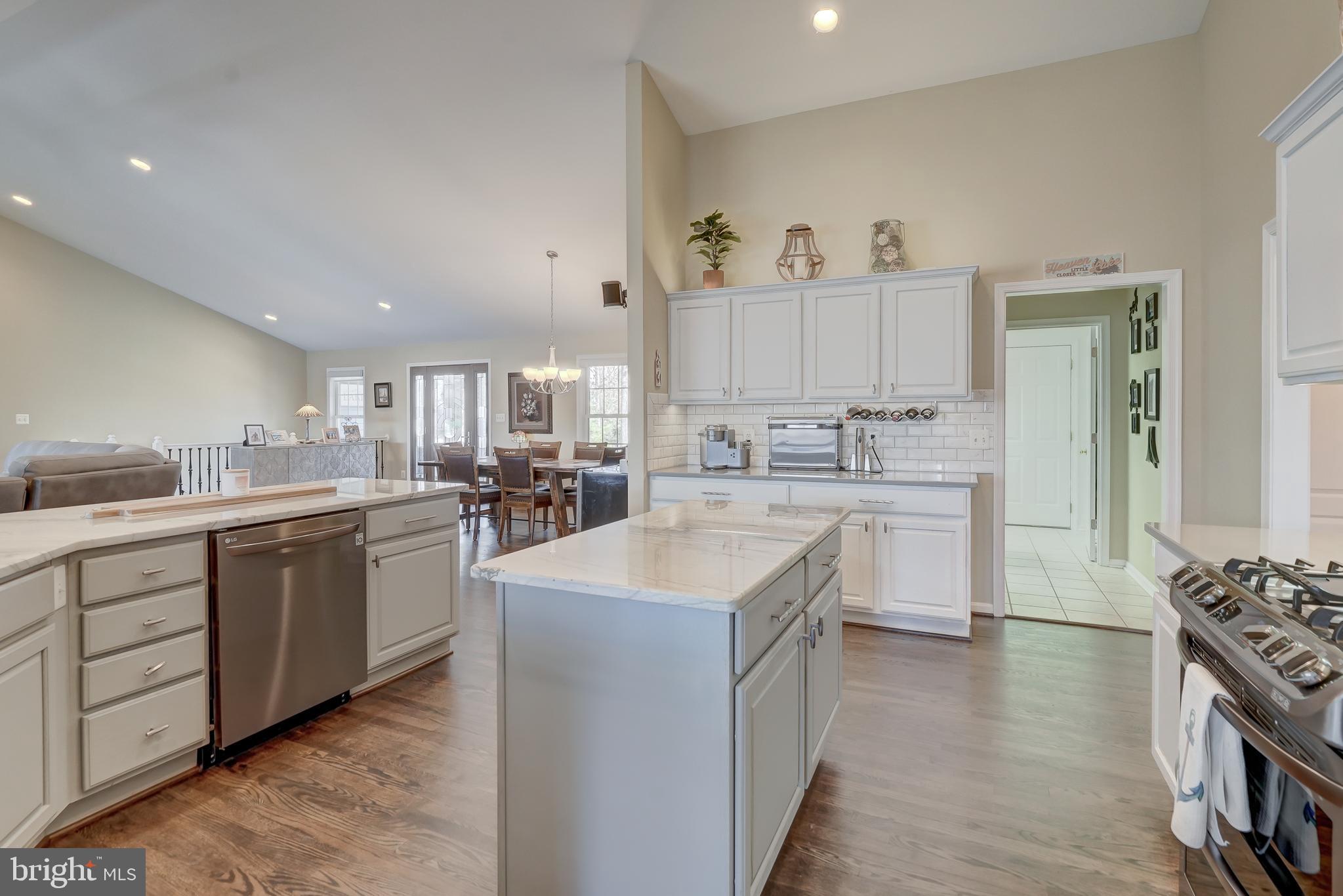 FRESHWATER ESTATES - Residential