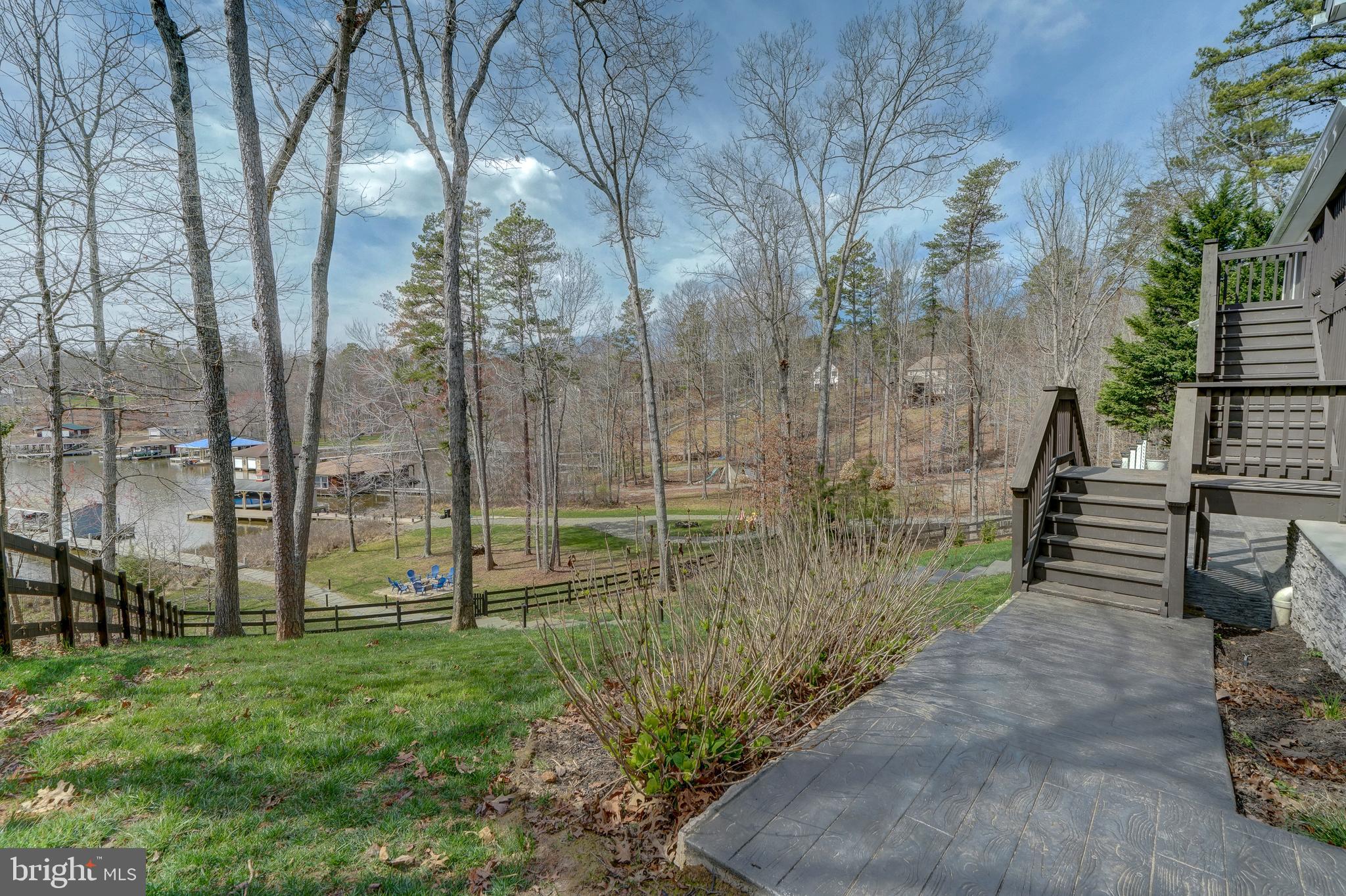 FRESHWATER ESTATES - Residential