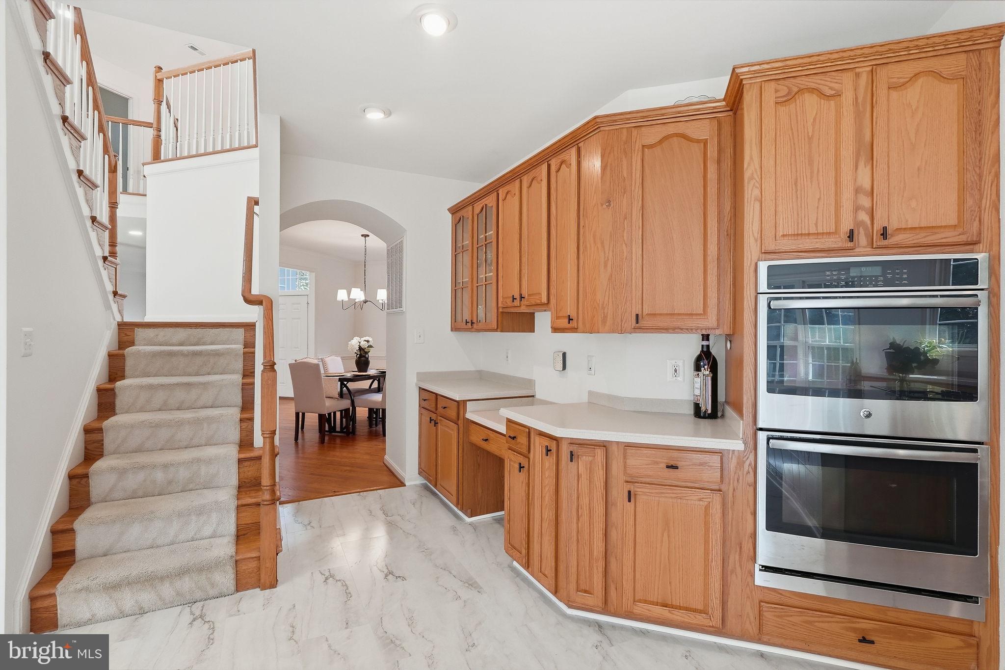 6195 TREYWOOD LANE