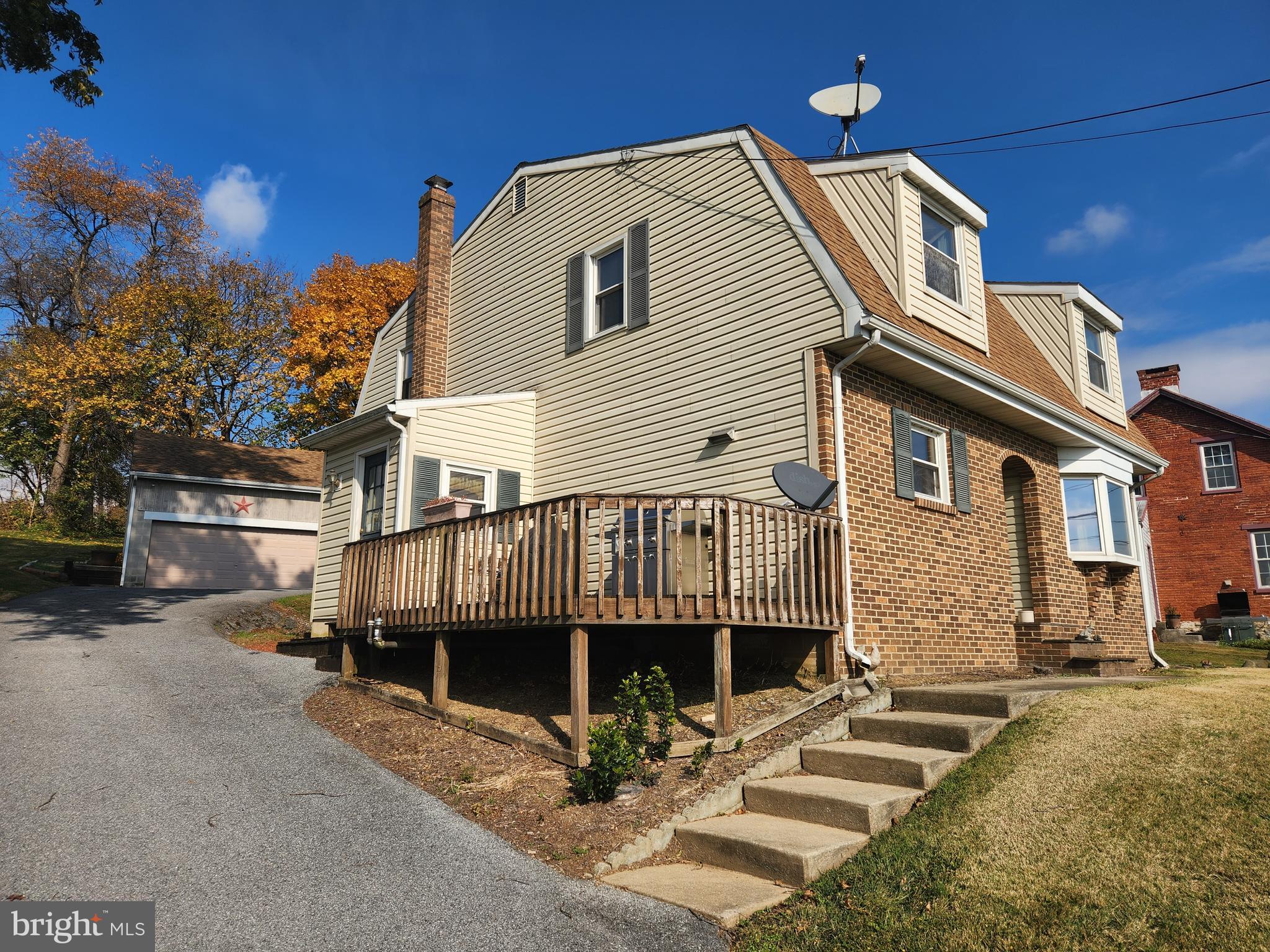 827 DISSTON VIEW DRIVE