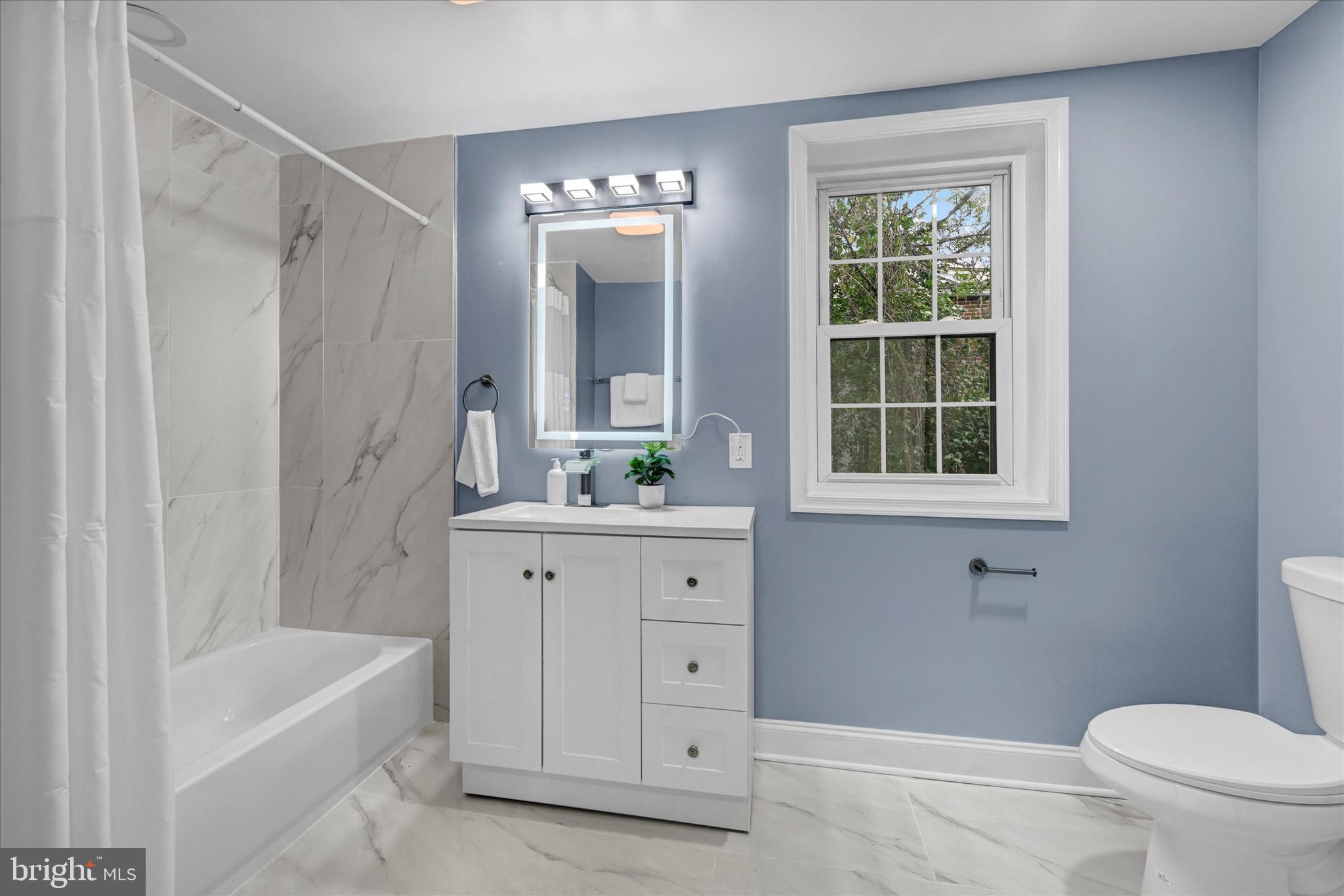 HOLLINS MARKET - Residential