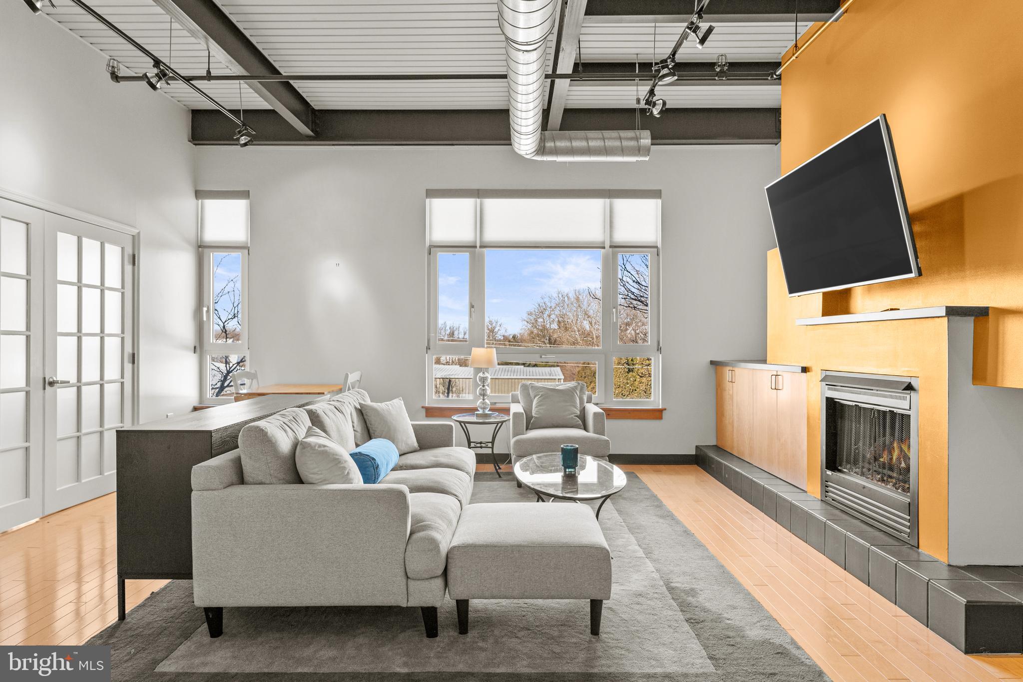 INDUSTRY - Residential Lease