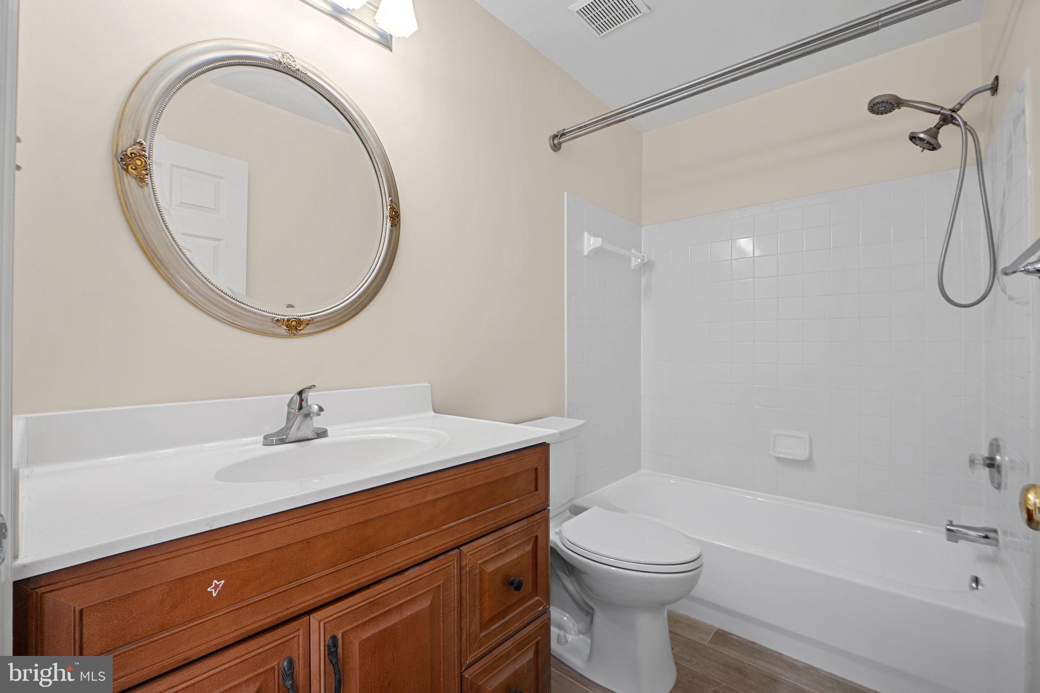 GREEN TRAILS - Residential Lease