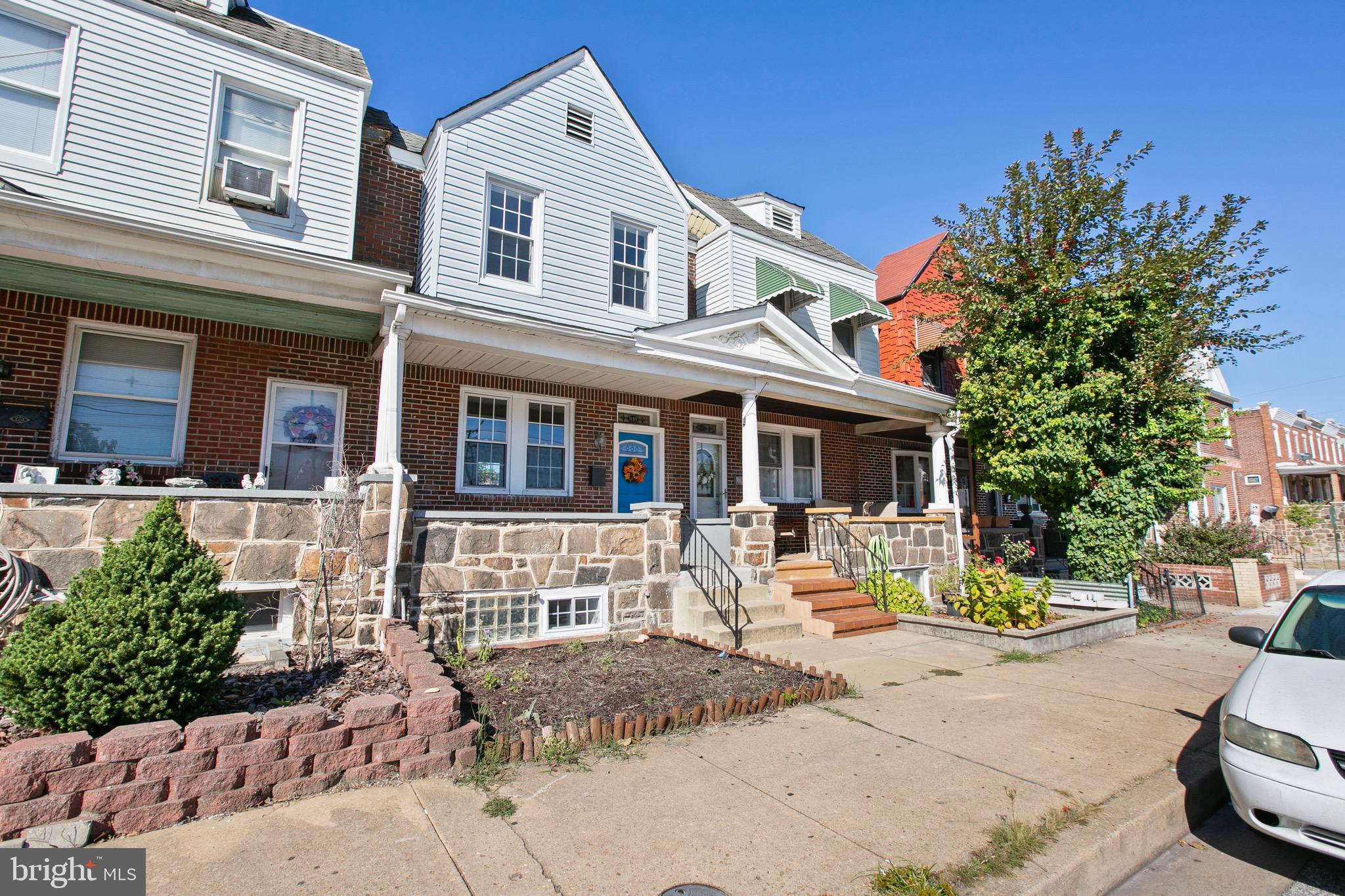 STUNNING NEW LISTING!! MODERN/UPDATED APPLIANCES, HARD WOOD FLOORS, PRIVATE DECK, PRIVATE PARKING!! EASY ACCESS TO 695 AND 95, CLOSE TO GROCERY STORES, RESTAURANTS!! TWO ABOVE GRADE BEDROOMS WITH EATH THEIR OWN PRIVATE BATH!! FULLY FINISHED BASEMENT WITH PRIVATE ENTRANCE AND FULL BATH!! PROFESSIONALLY MANAGED! SCHEDULE YOUR SHOWING TODAY!!