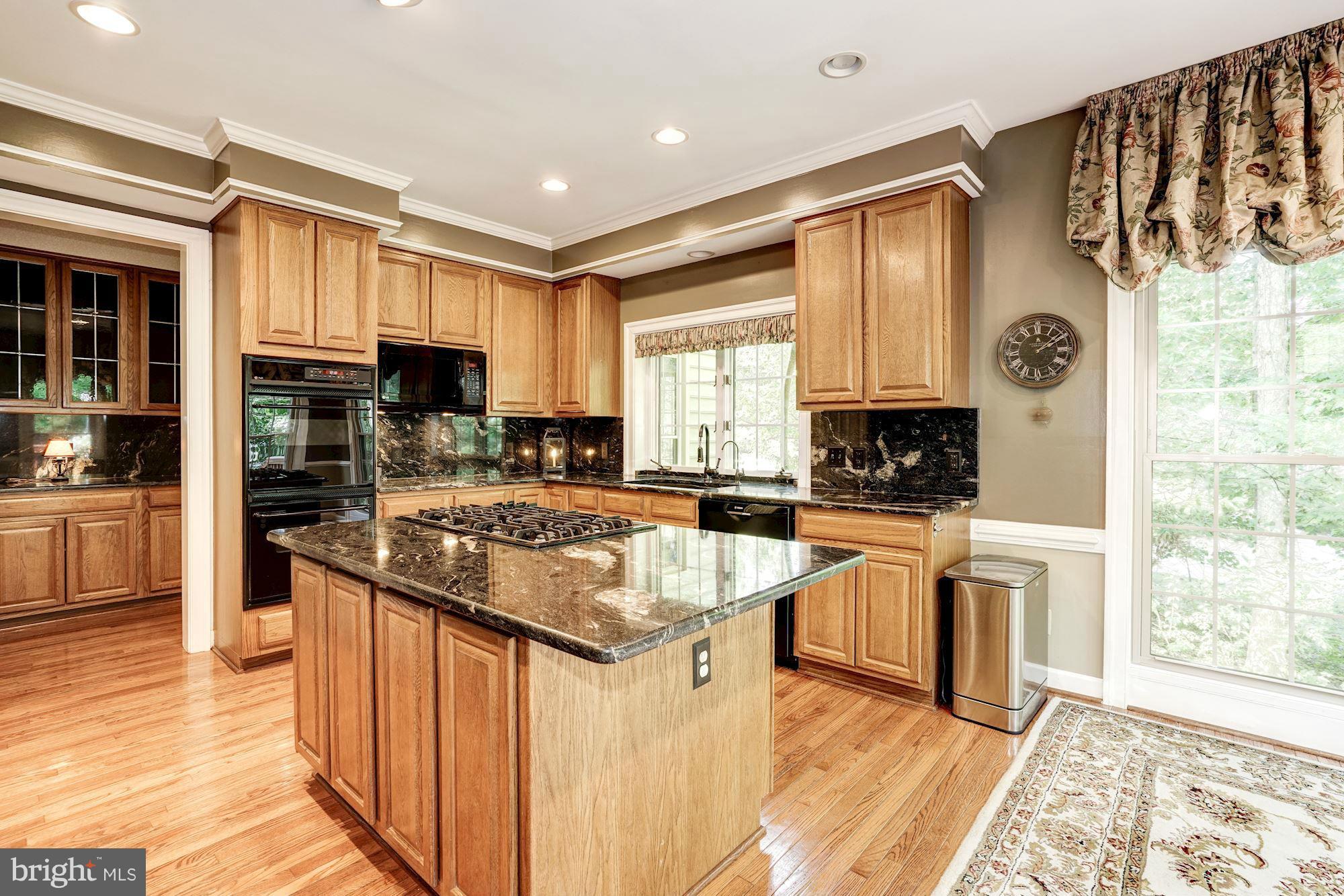 CHAMPION LAKE - Residential