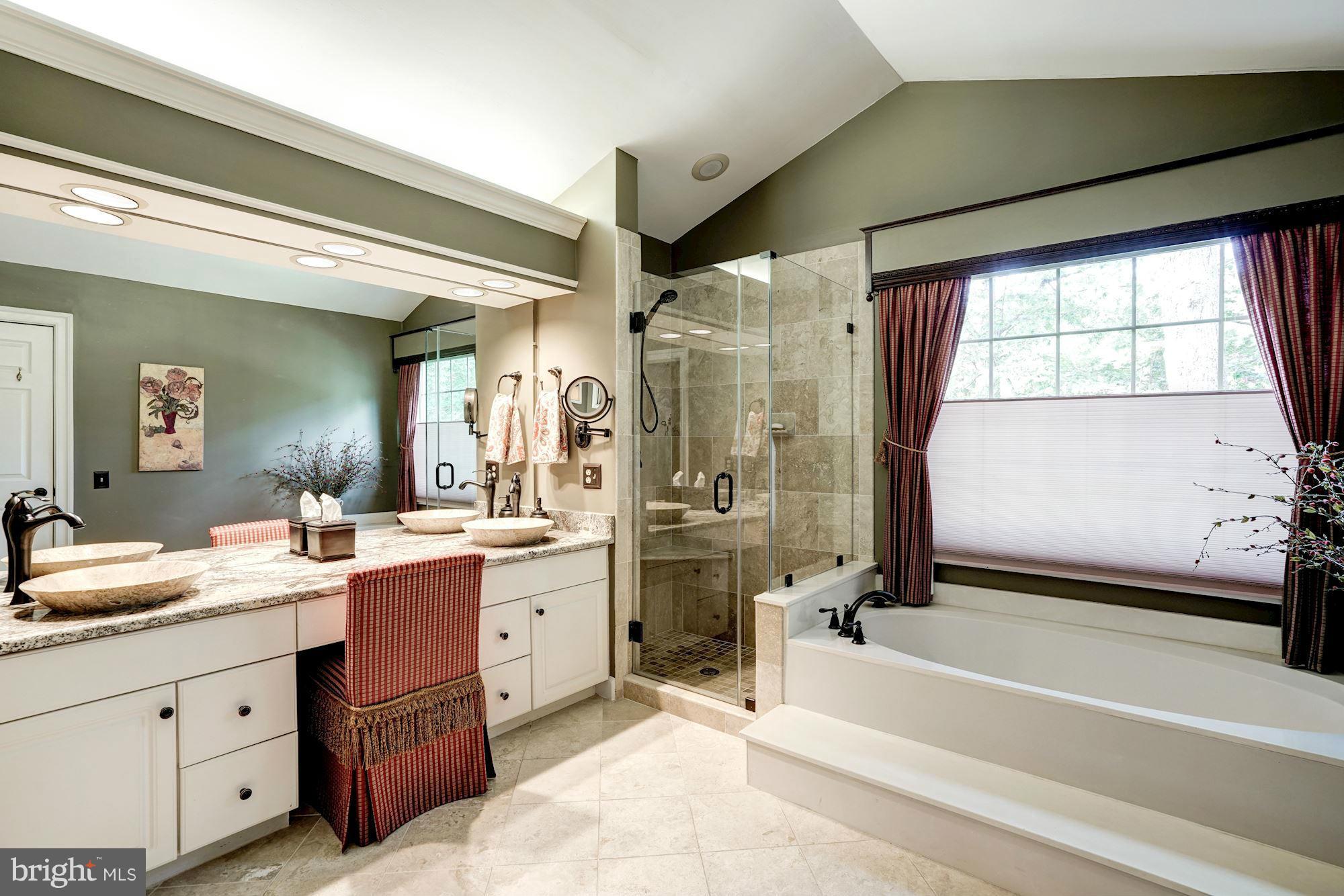 CHAMPION LAKE - Residential