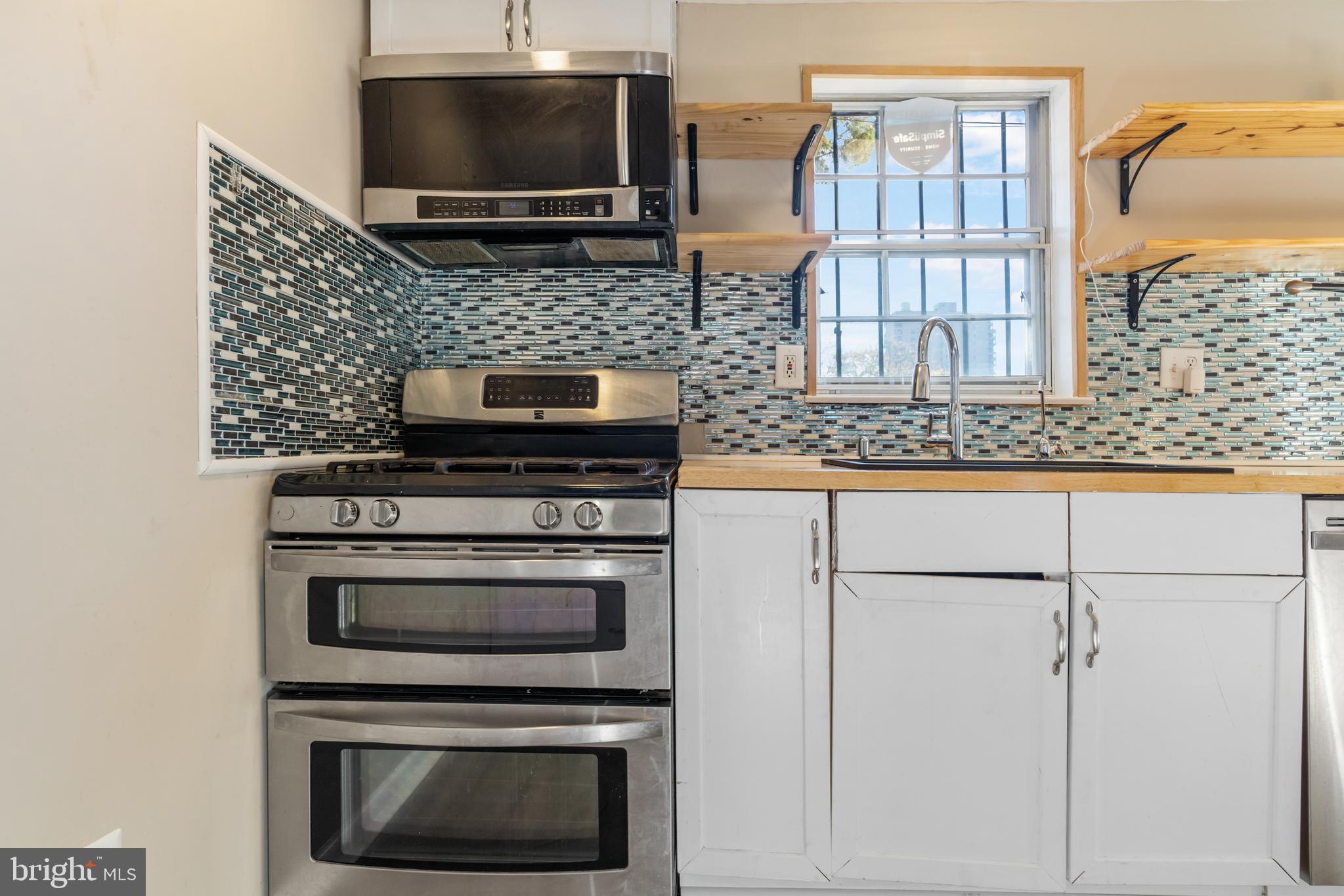 ASHLAND MEWS - Residential Lease