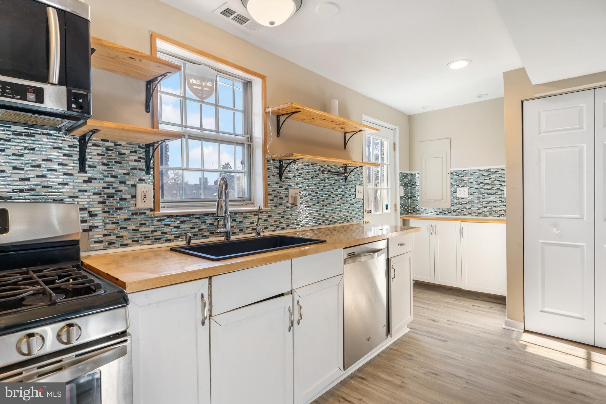 ASHLAND MEWS - Residential Lease