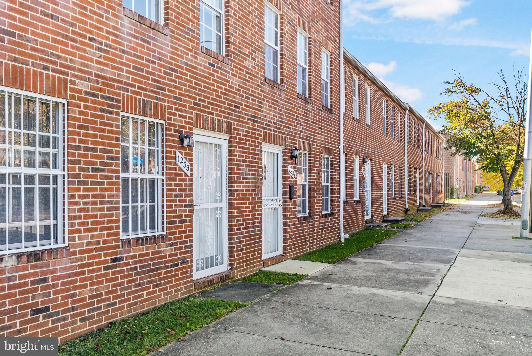 ASHLAND MEWS - Residential Lease