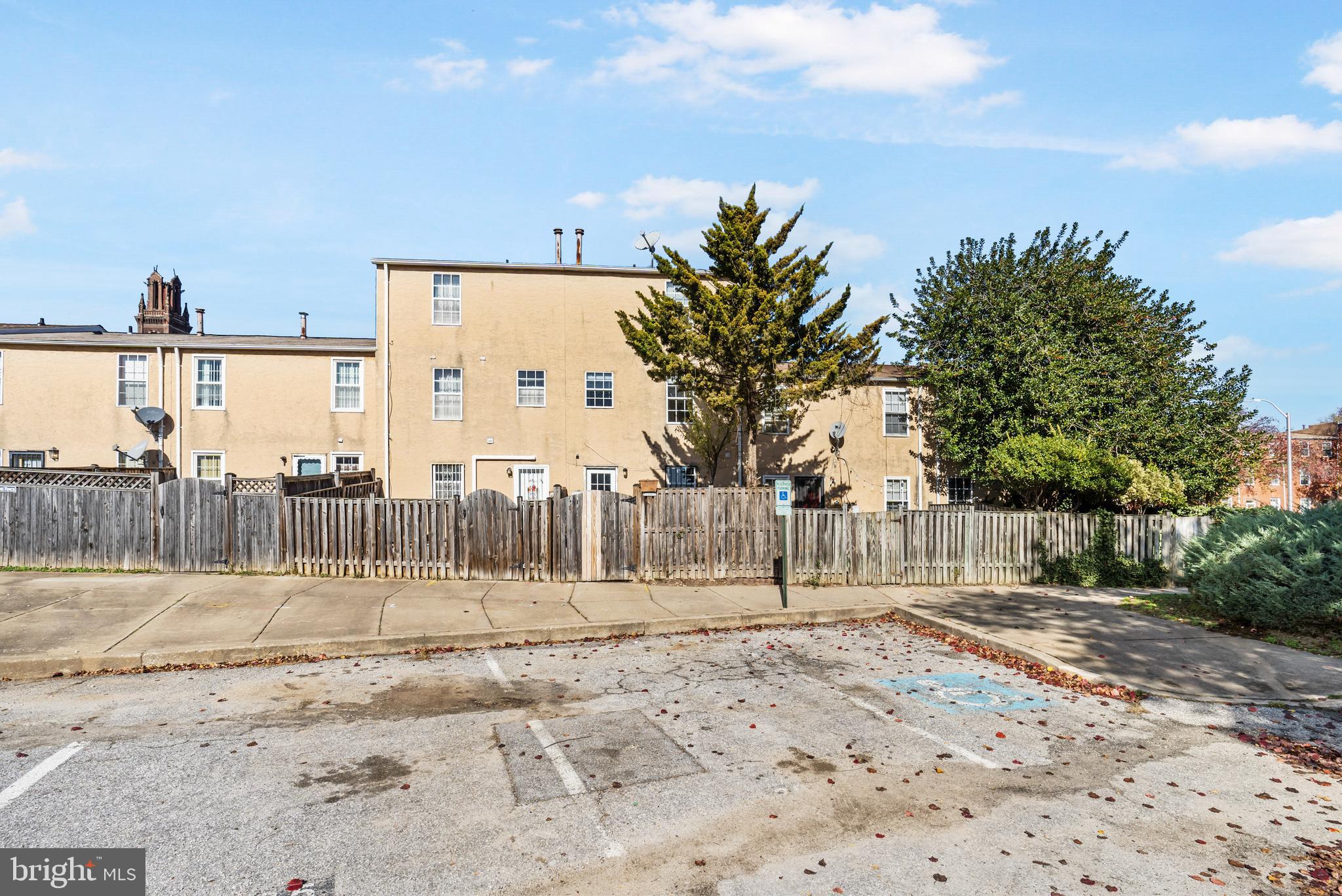 ASHLAND MEWS - Residential Lease