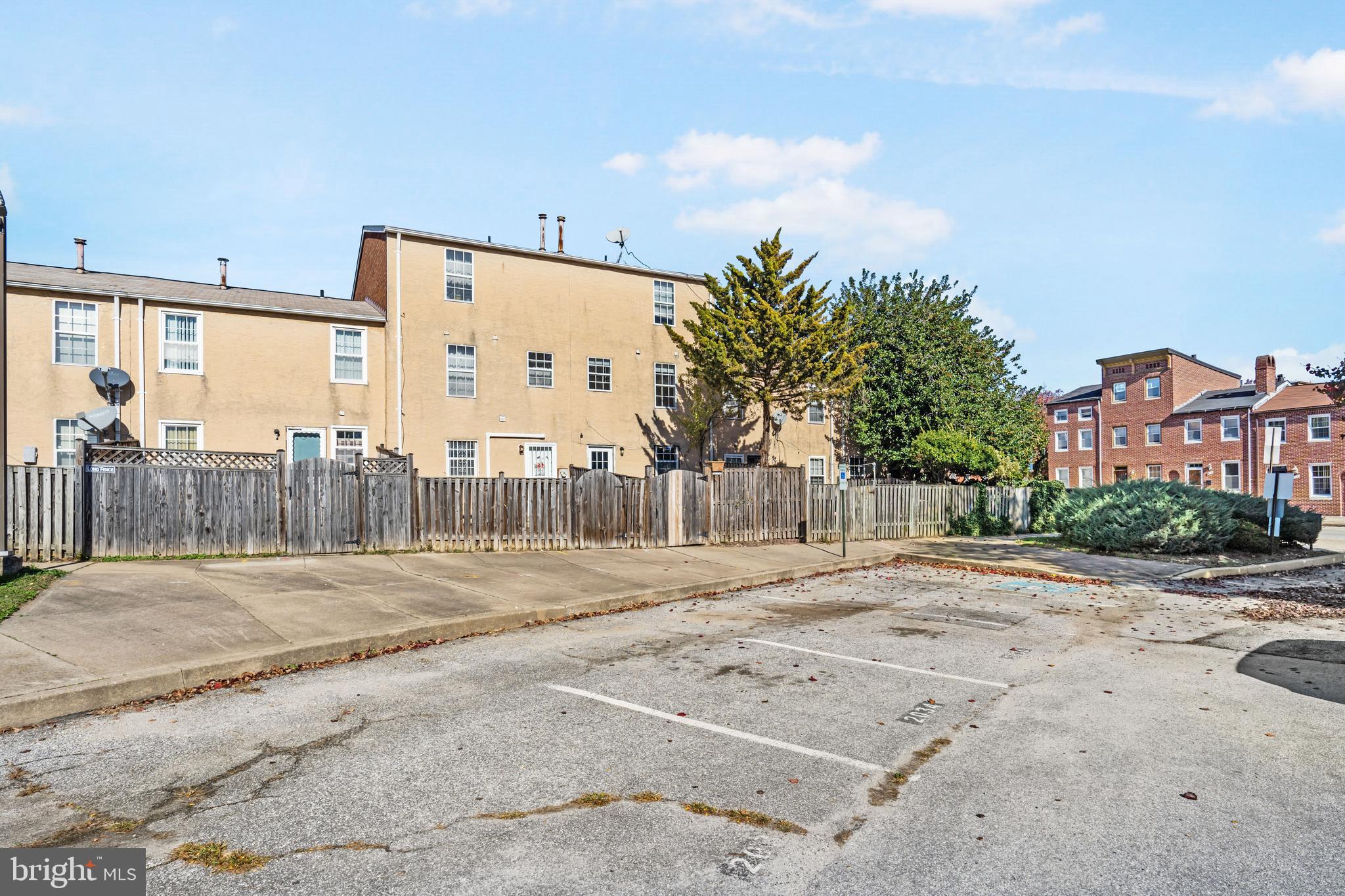 ASHLAND MEWS - Residential Lease