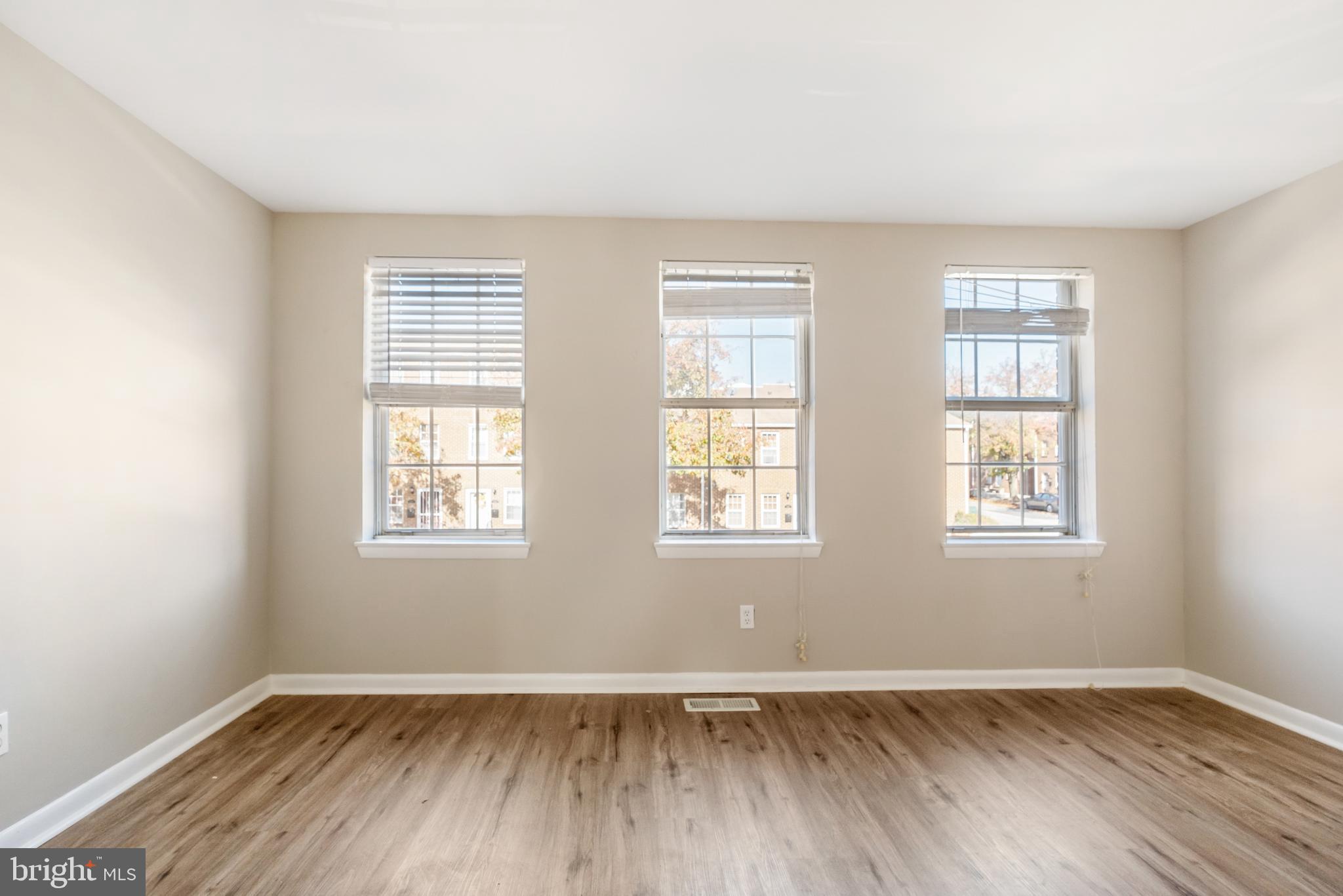 ASHLAND MEWS - Residential Lease