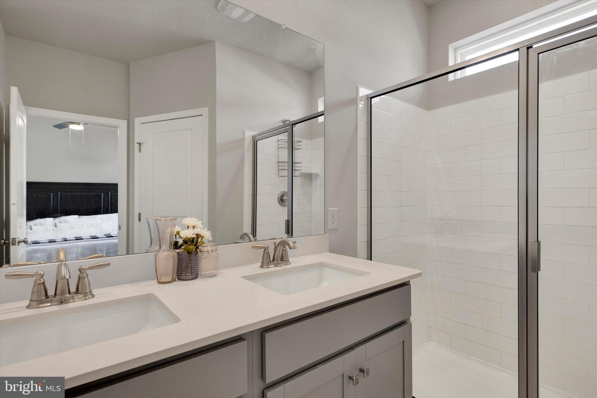 STEELPOINTE - Residential