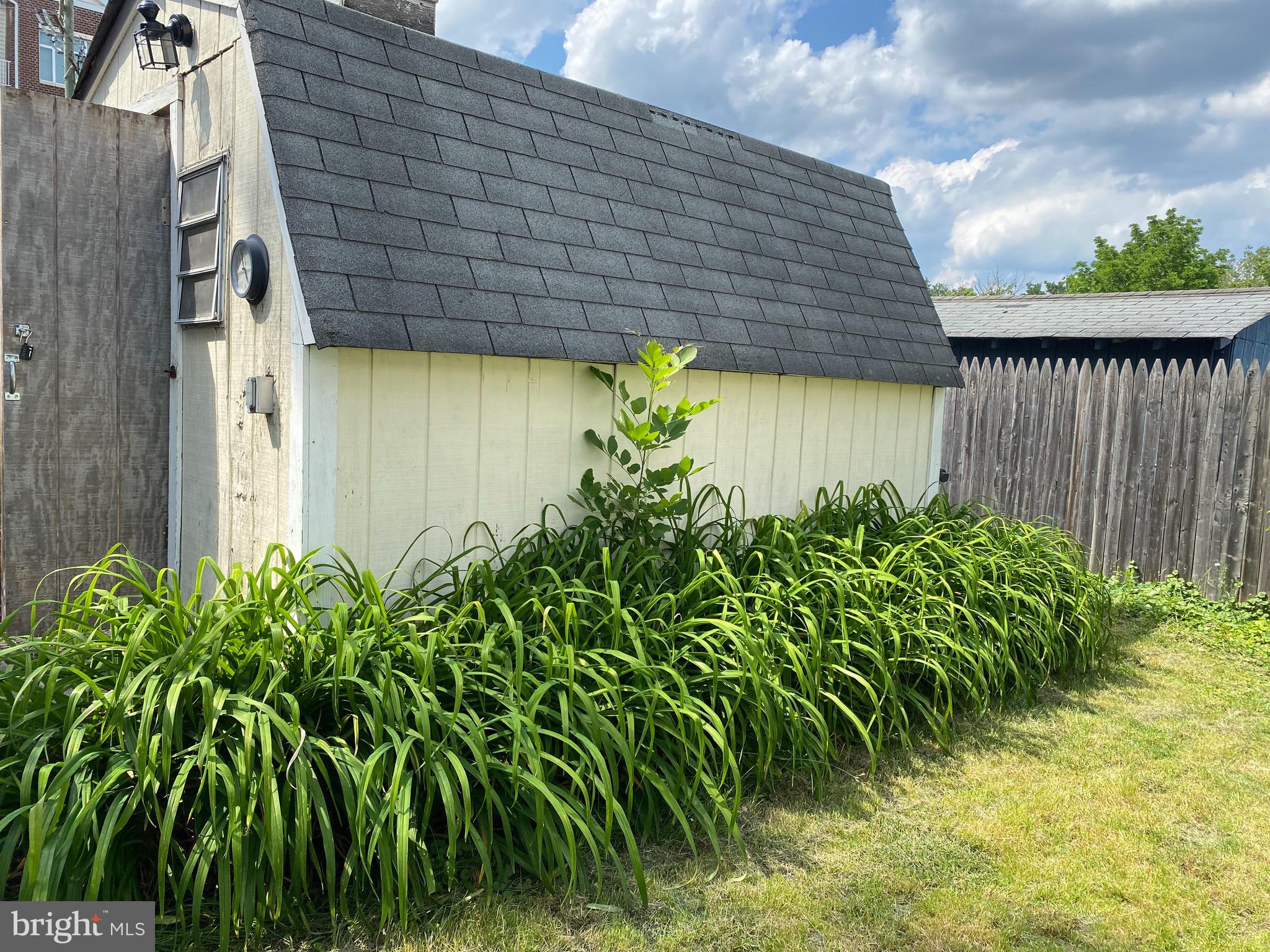 LAUREL - Residential