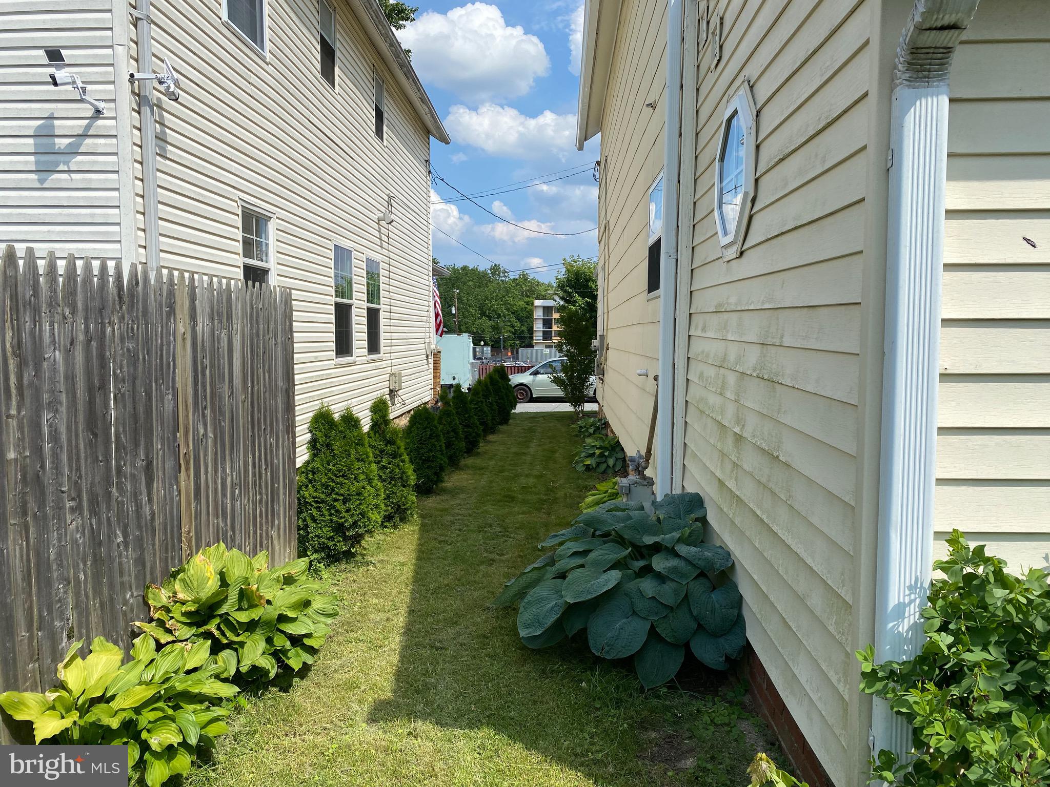 LAUREL - Residential