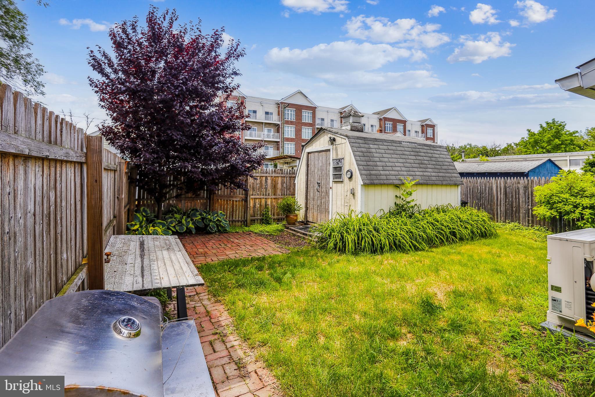 LAUREL - Residential