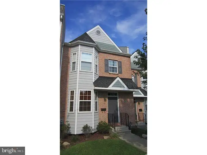 403 W Elm St