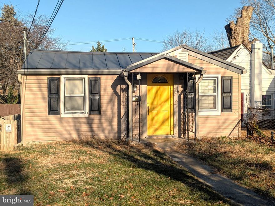 Charming and cozy 2‑bedroom home—perfect for first‑time buyers or a smart investment opportunity. Enjoy both a front and backyard, including a fenced‑in rear yard with a deck that’s ideal for relaxing or entertaining. The property also offers a 2‑car driveway for convenient off‑street parking.
Inside, you’ll find a spacious living room, a dedicated dining area just off the kitchen, and two well‑sized bedrooms. A full bath completes the layout, providing comfortable and functional living throughout.