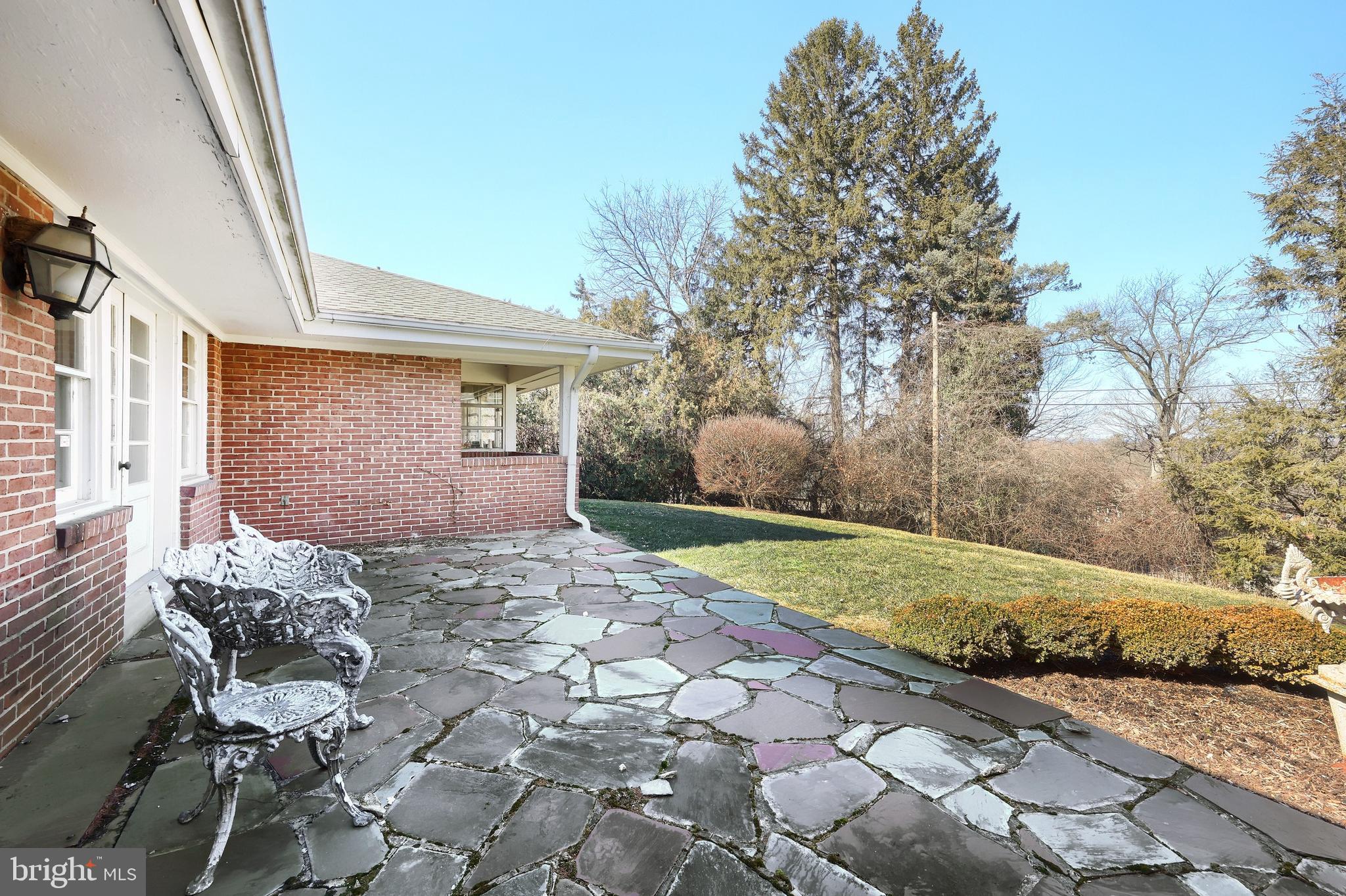 STRATHCONA HILLS - Residential