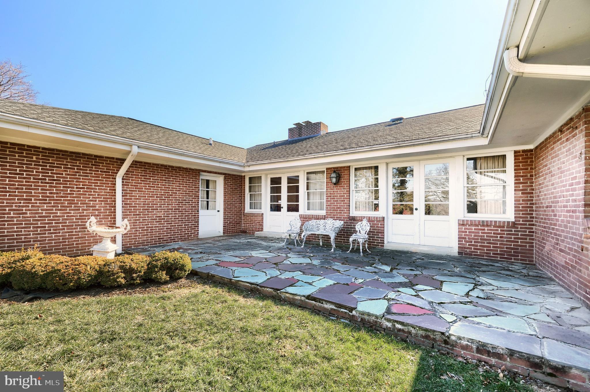 STRATHCONA HILLS - Residential