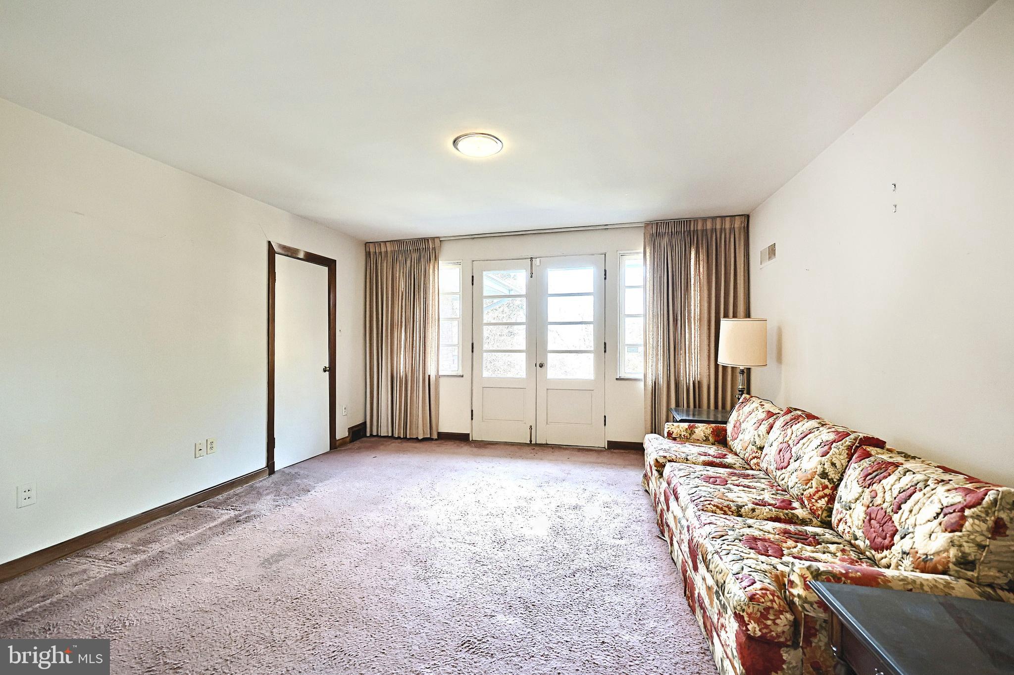 STRATHCONA HILLS - Residential