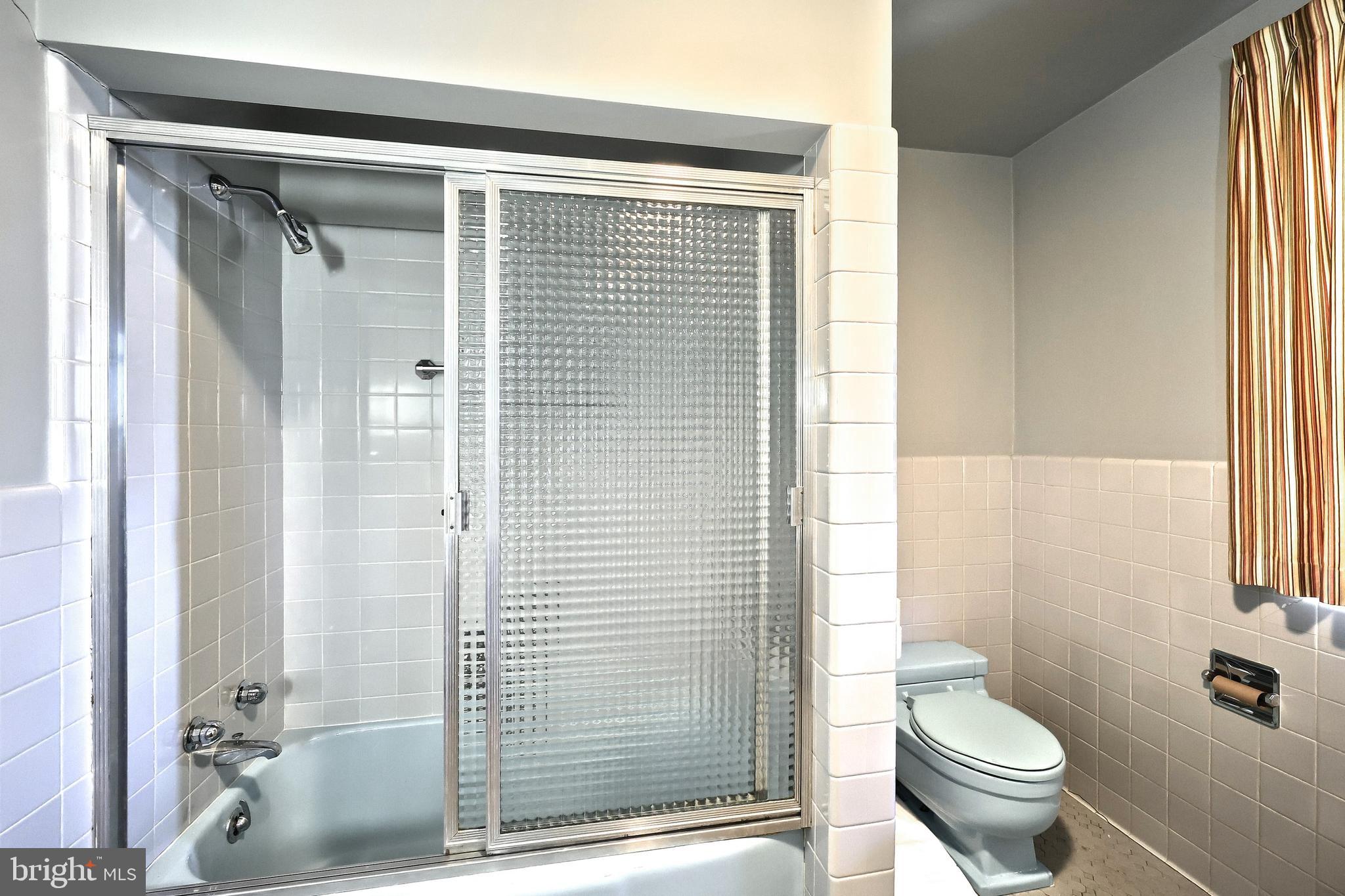 STRATHCONA HILLS - Residential