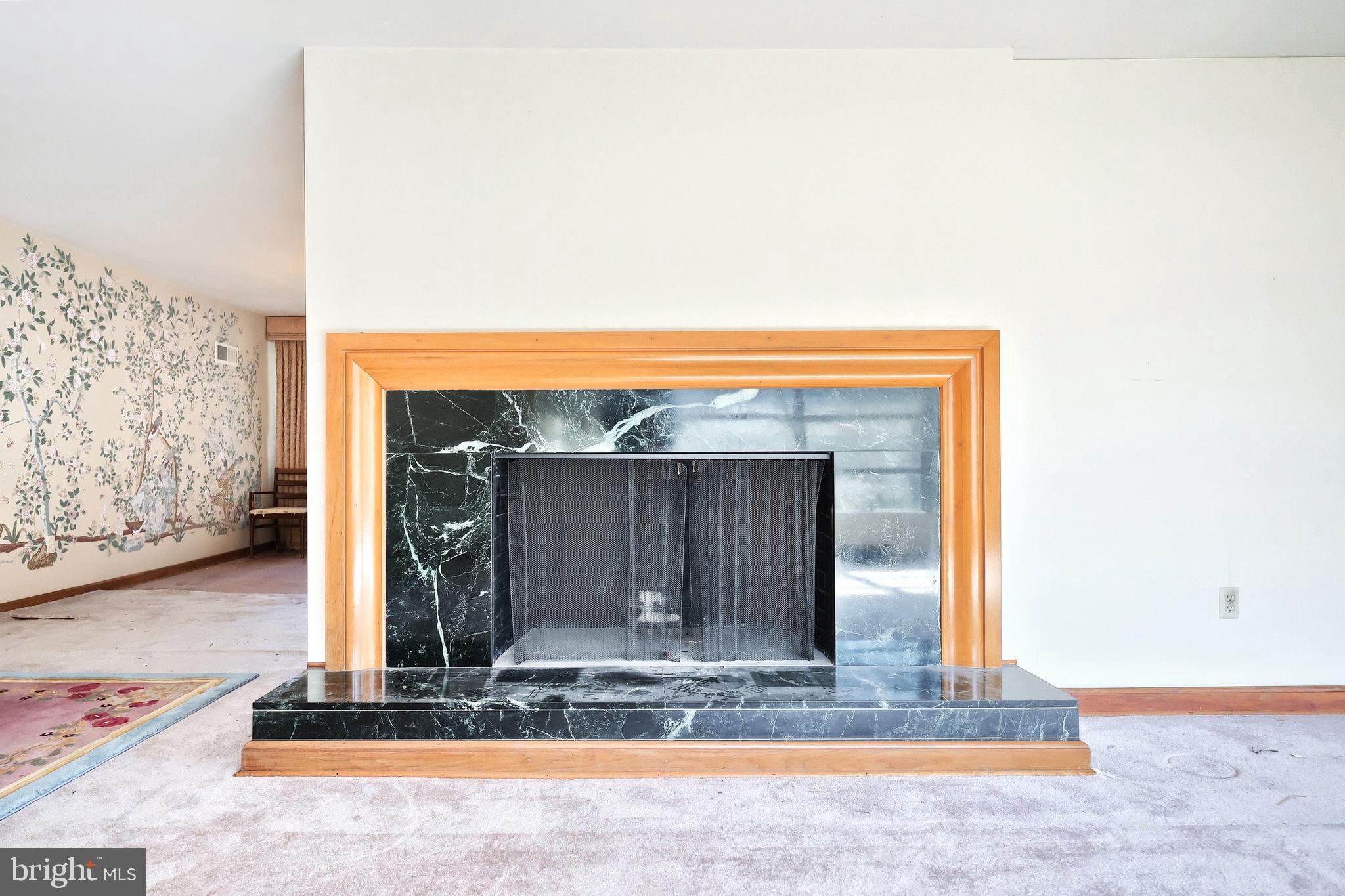 STRATHCONA HILLS - Residential