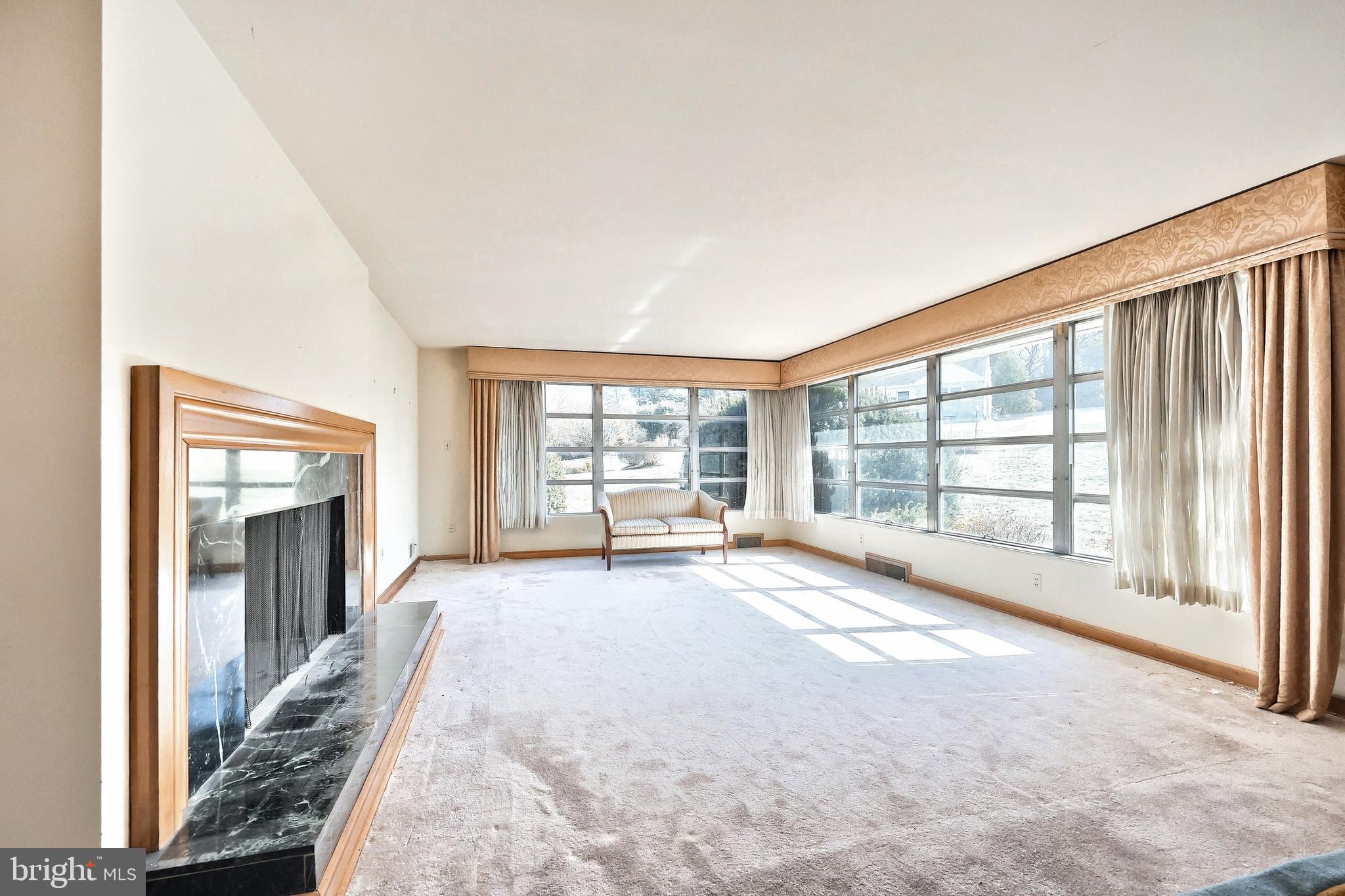 STRATHCONA HILLS - Residential