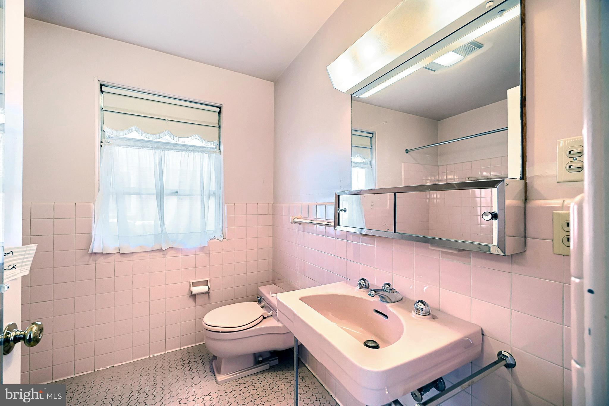 STRATHCONA HILLS - Residential