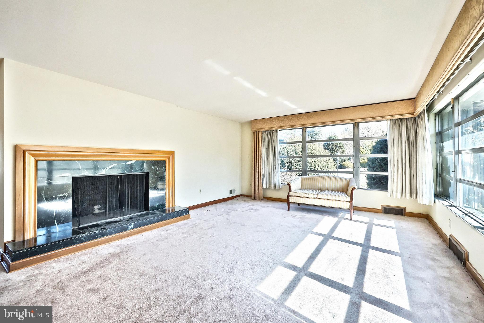 STRATHCONA HILLS - Residential