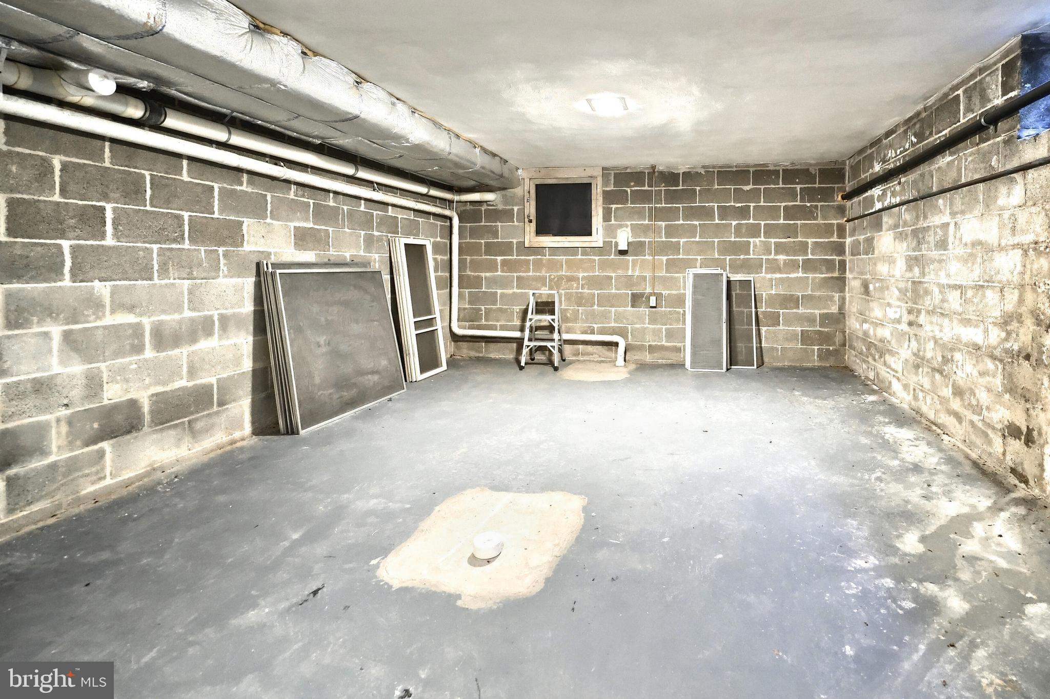 STRATHCONA HILLS - Residential