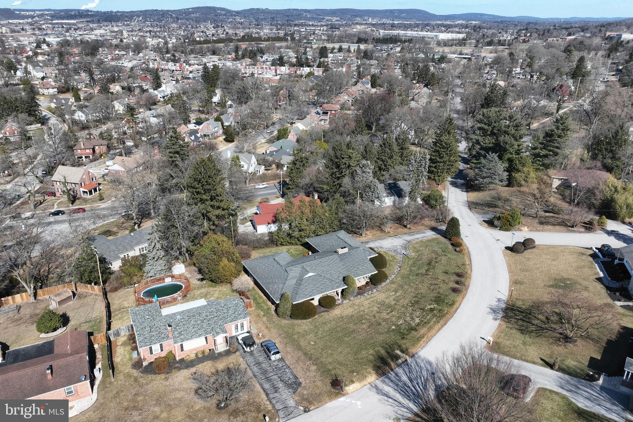 STRATHCONA HILLS - Residential