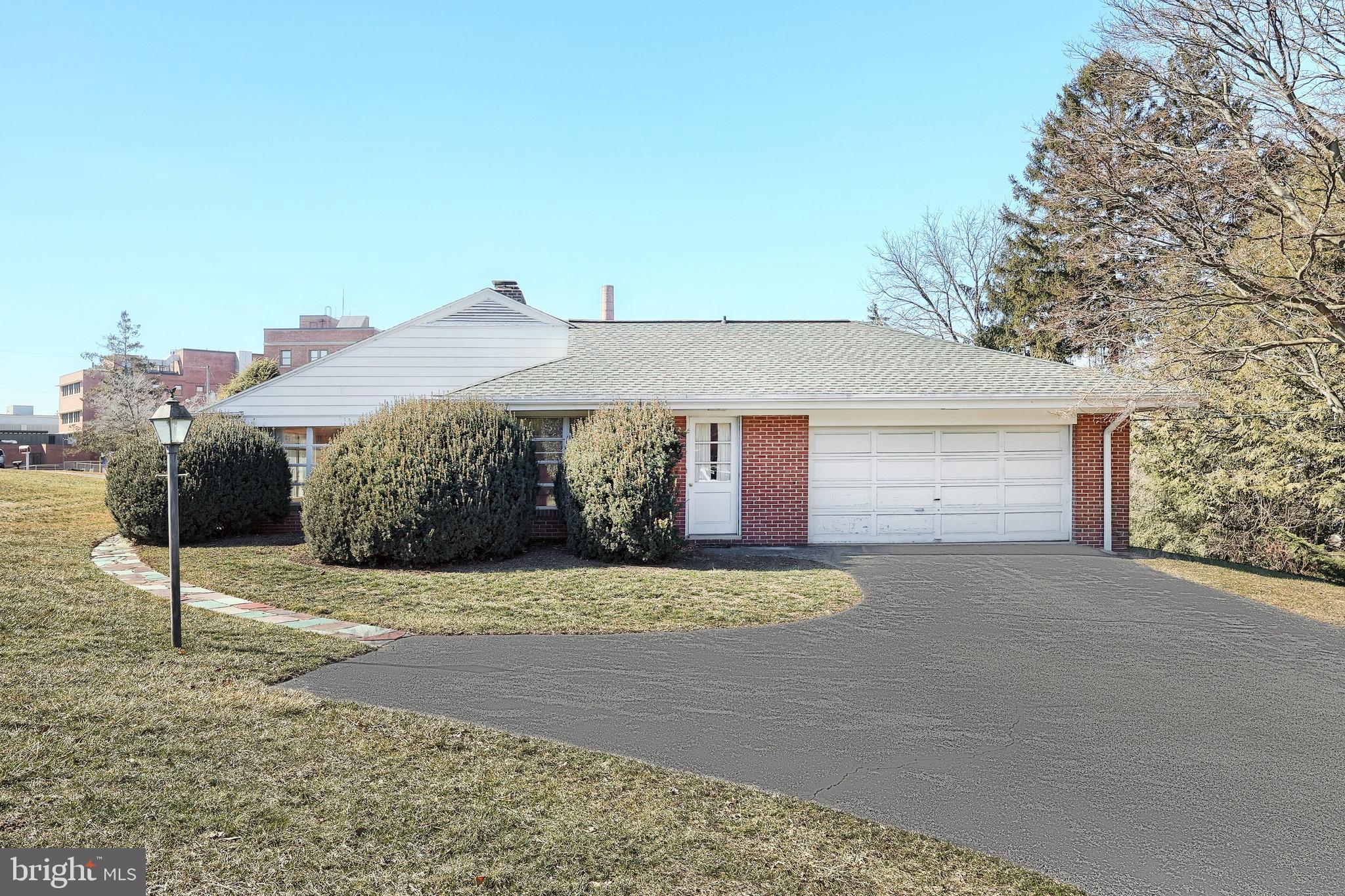 STRATHCONA HILLS - Residential