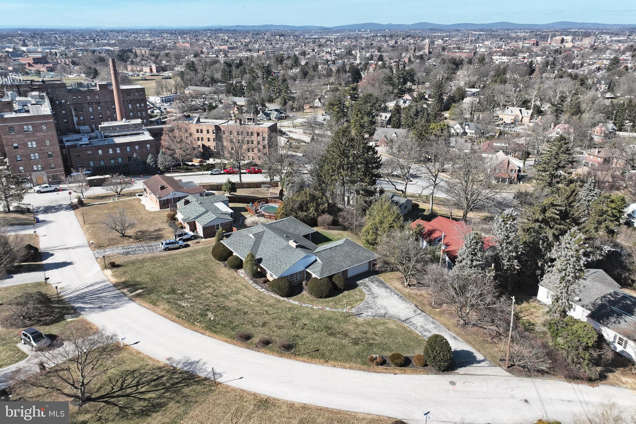 STRATHCONA HILLS - Residential