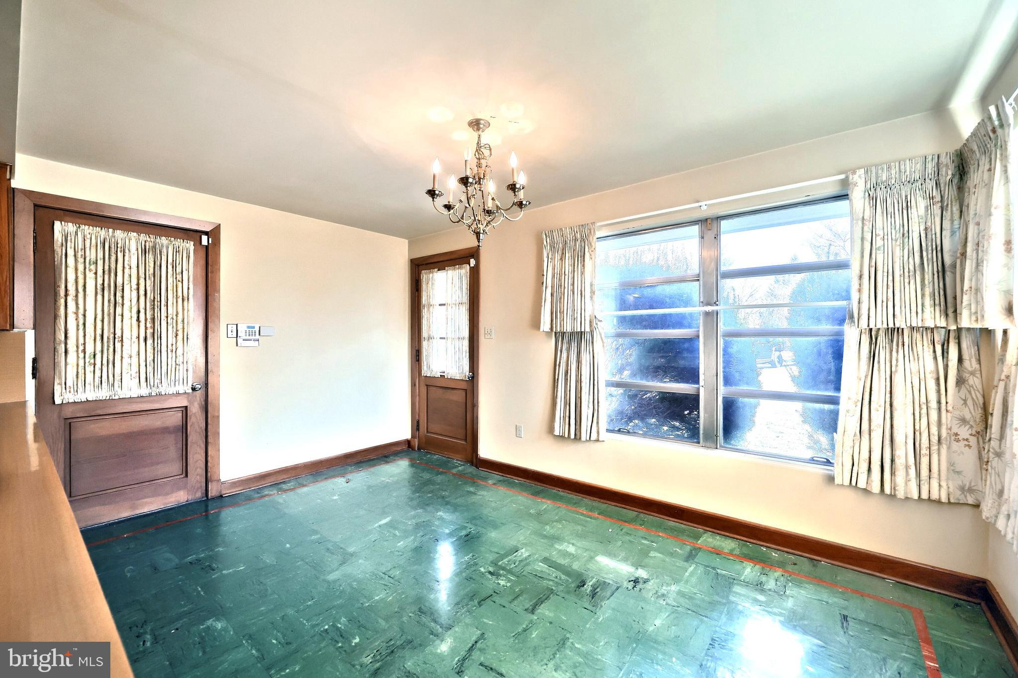 STRATHCONA HILLS - Residential