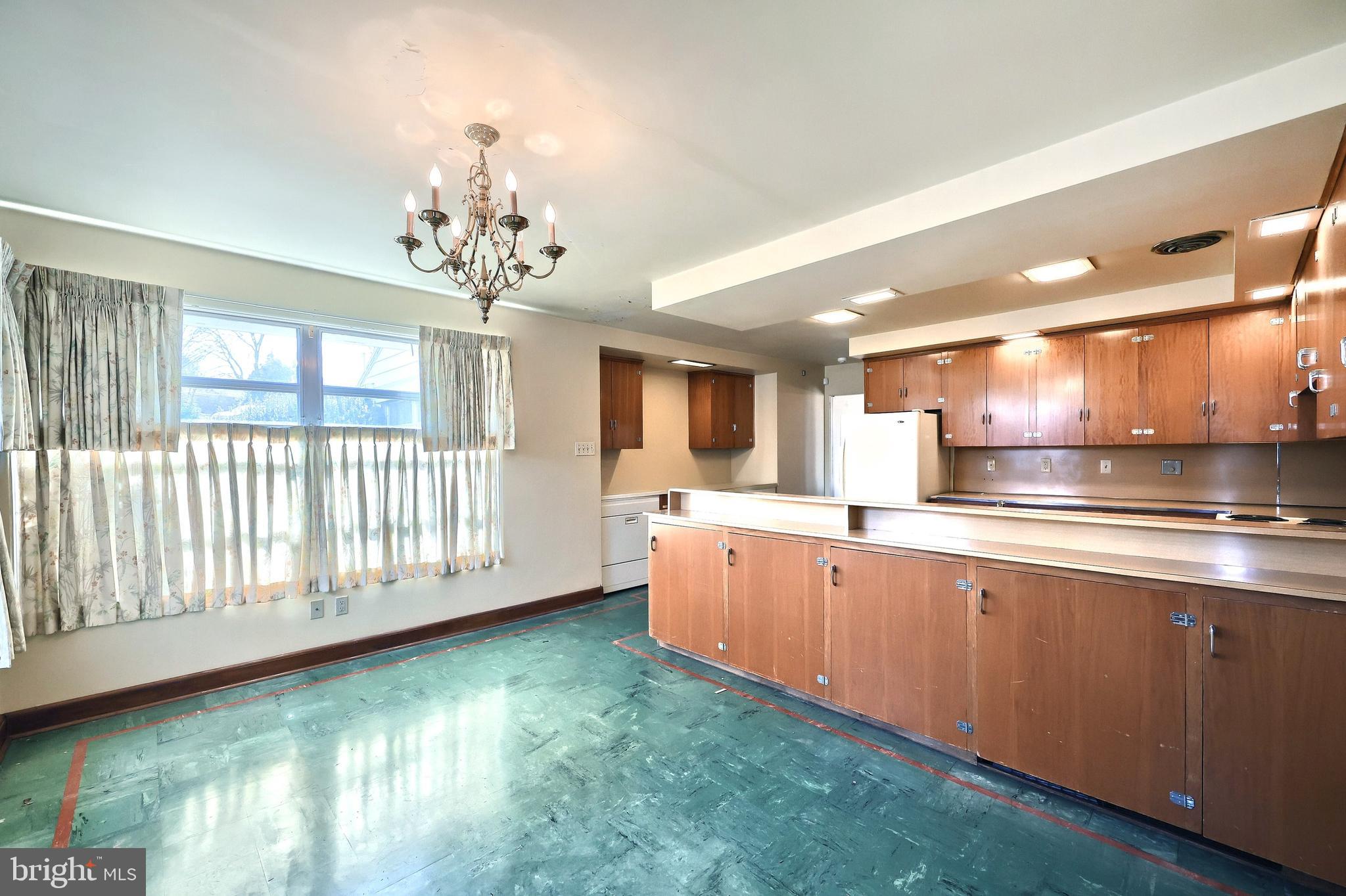 STRATHCONA HILLS - Residential