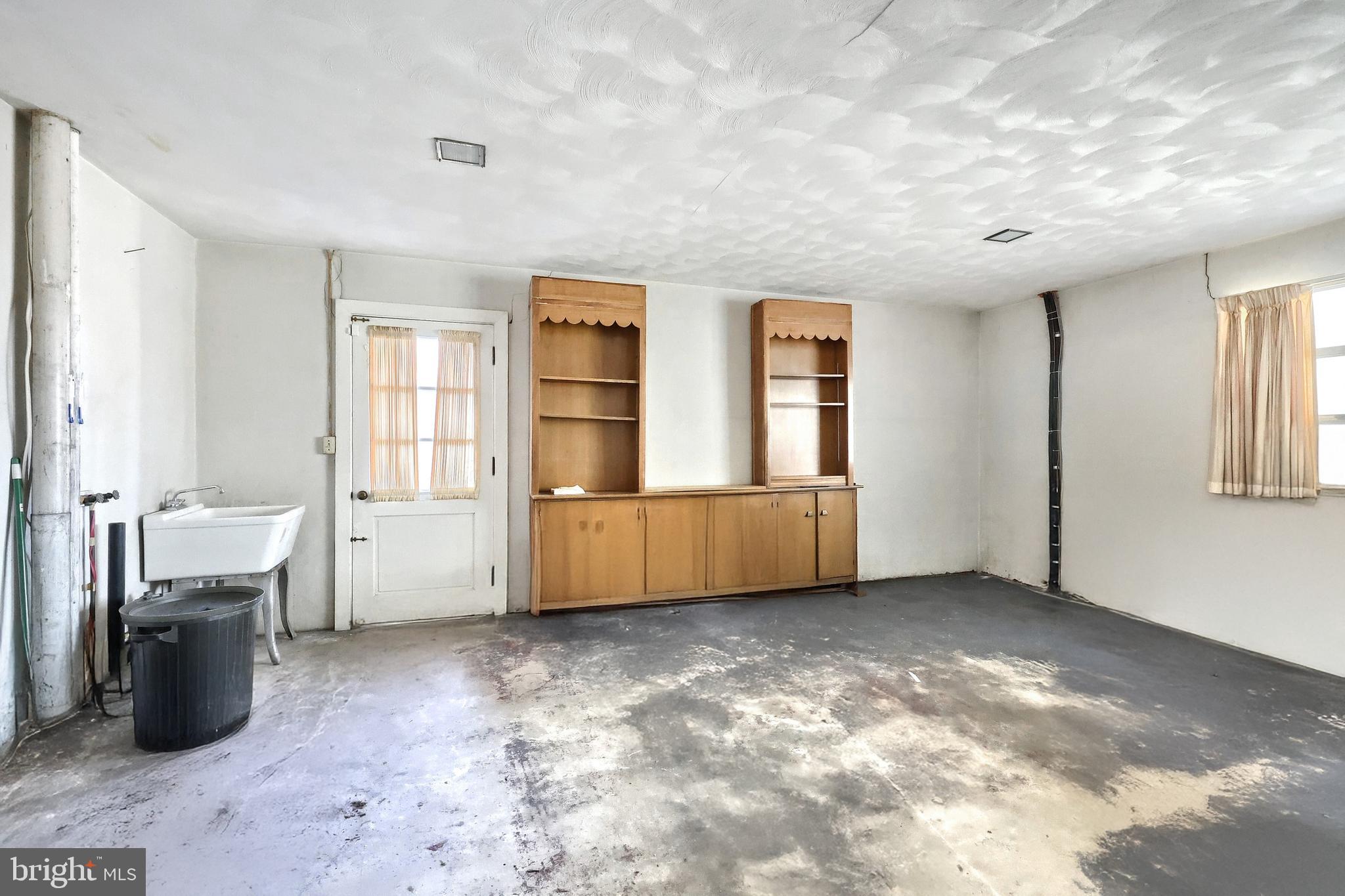 STRATHCONA HILLS - Residential