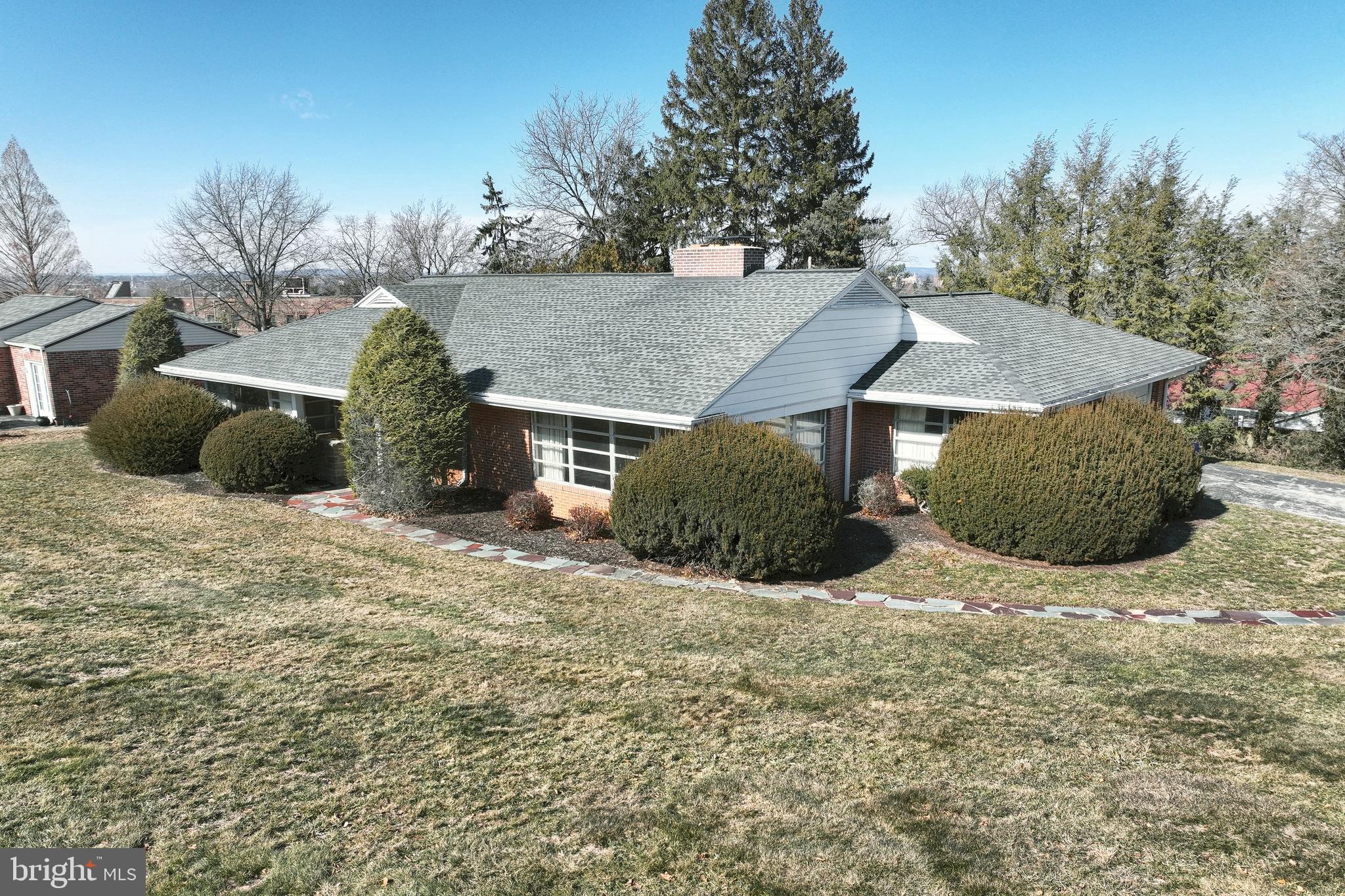 STRATHCONA HILLS - Residential