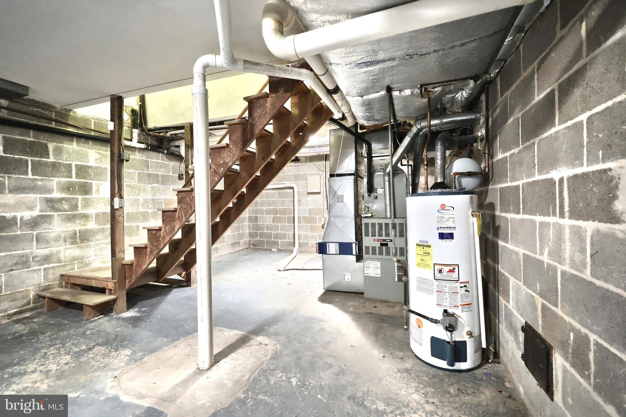 STRATHCONA HILLS - Residential