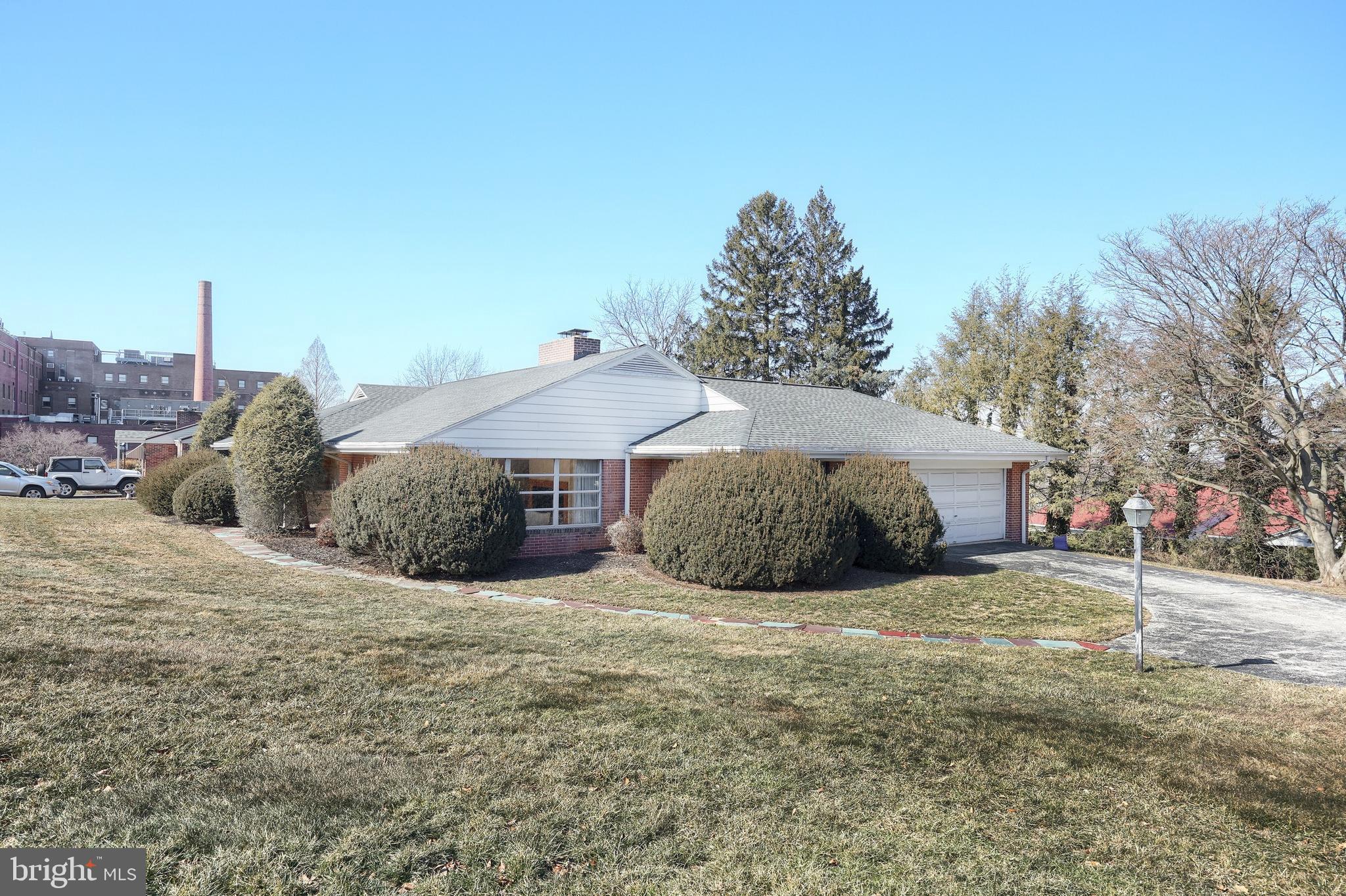 STRATHCONA HILLS - Residential