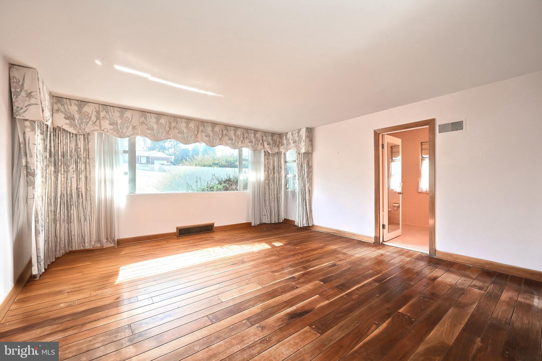 STRATHCONA HILLS - Residential