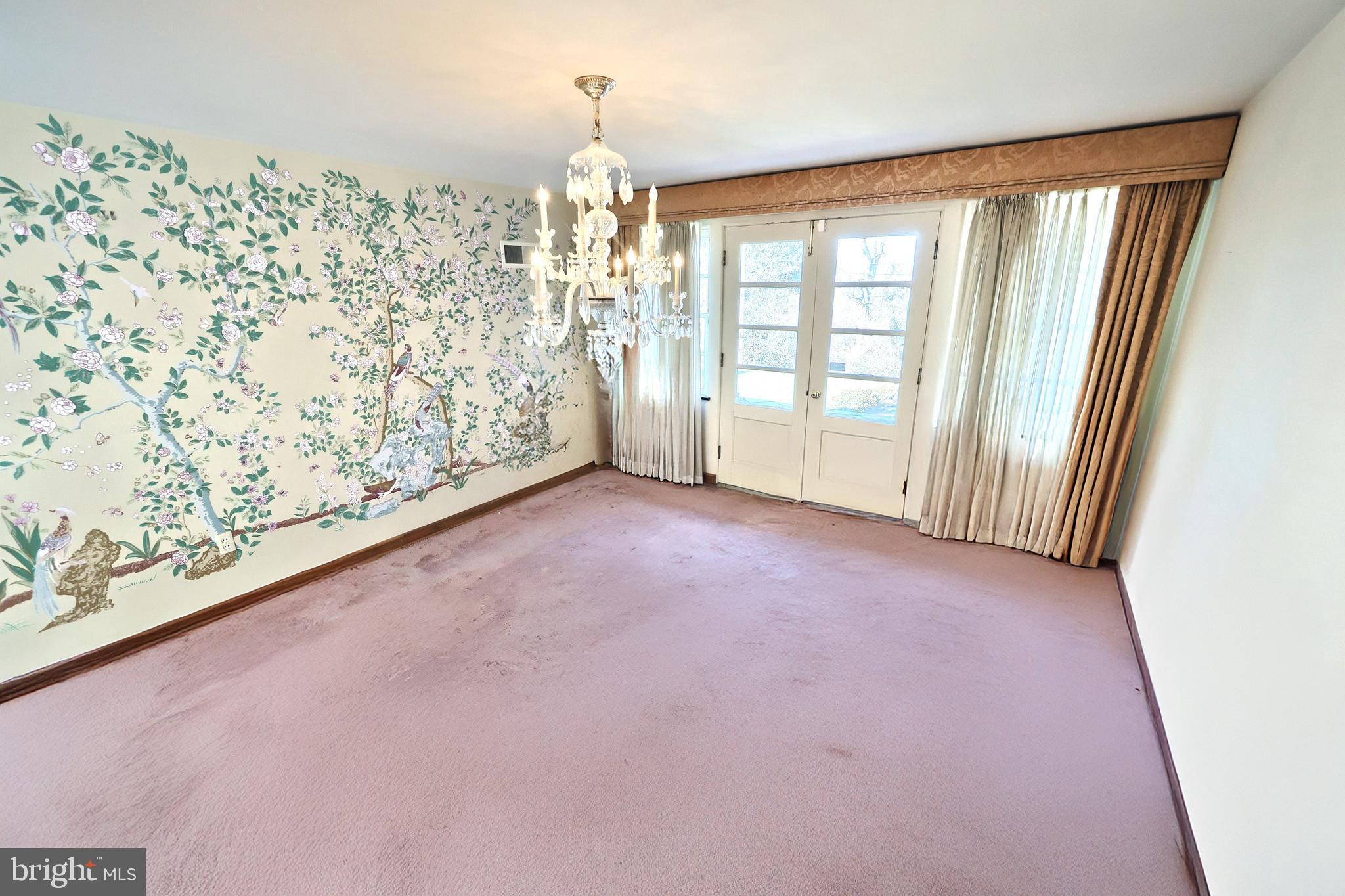 STRATHCONA HILLS - Residential