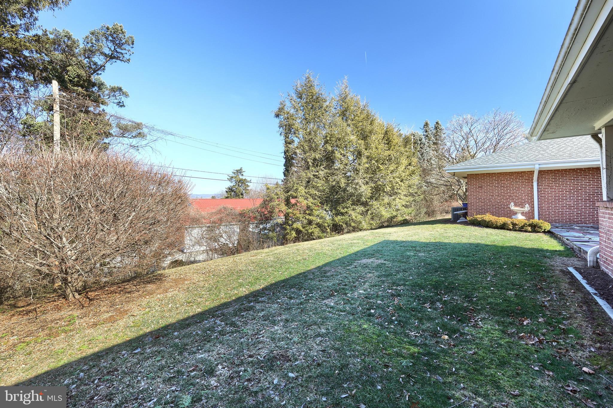 STRATHCONA HILLS - Residential